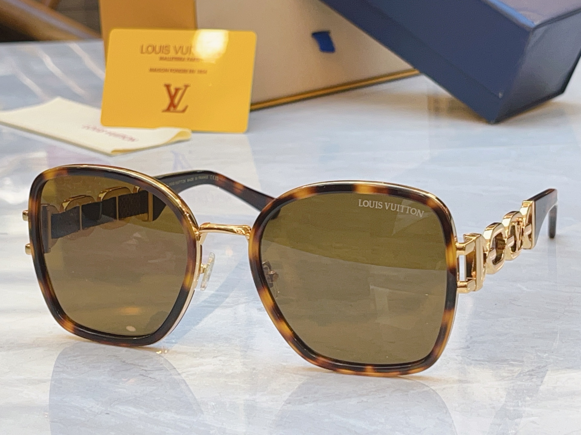 Louis Vuitton LOUIS VUITTO*】路易*威登新款太阳镜，MODEL：Z4061U，SIZE：58口22-145