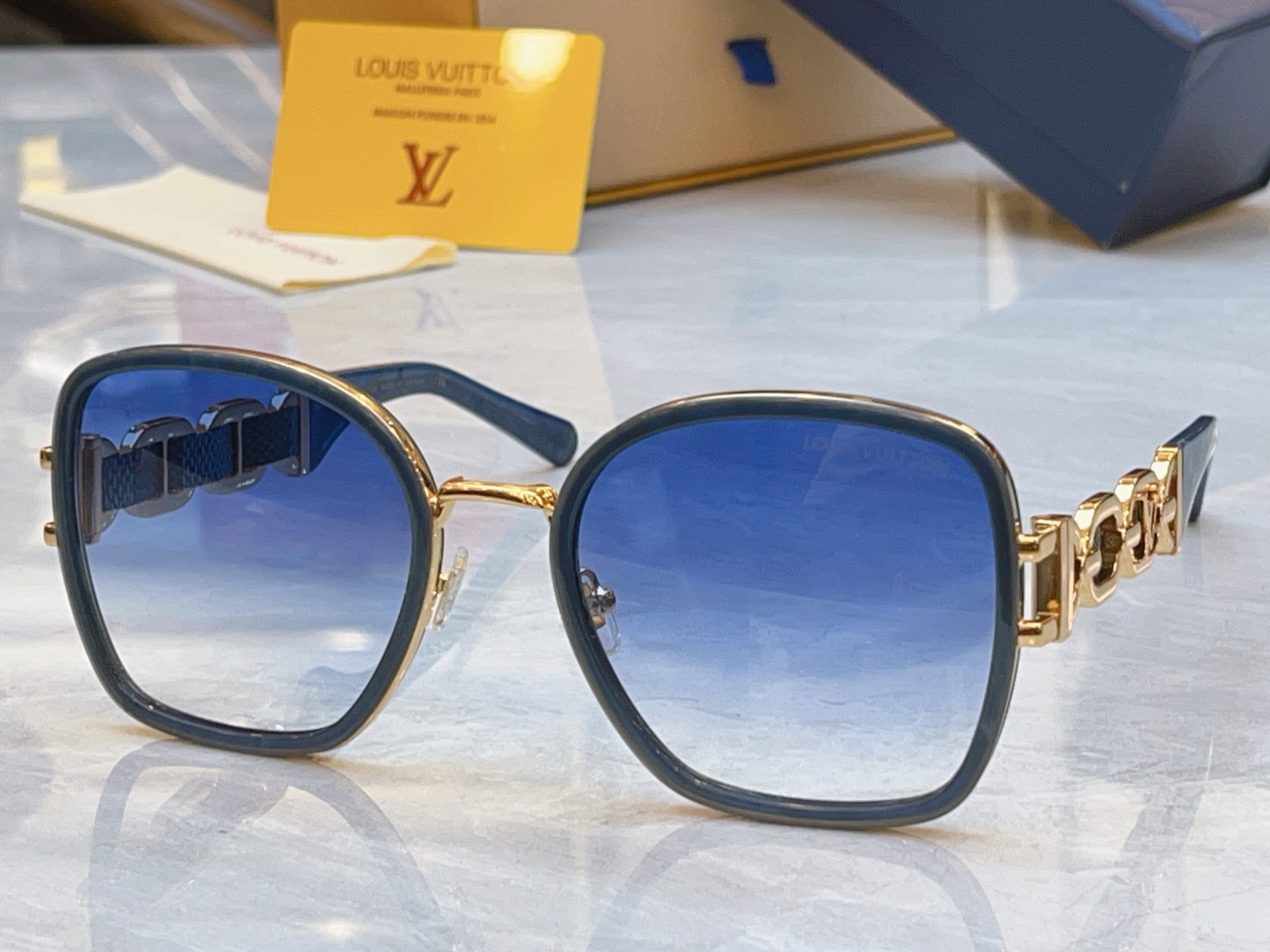 Louis Vuitton LOUIS VUITTO*】路易*威登新款太阳镜，MODEL：Z4061U，SIZE：58口22-145