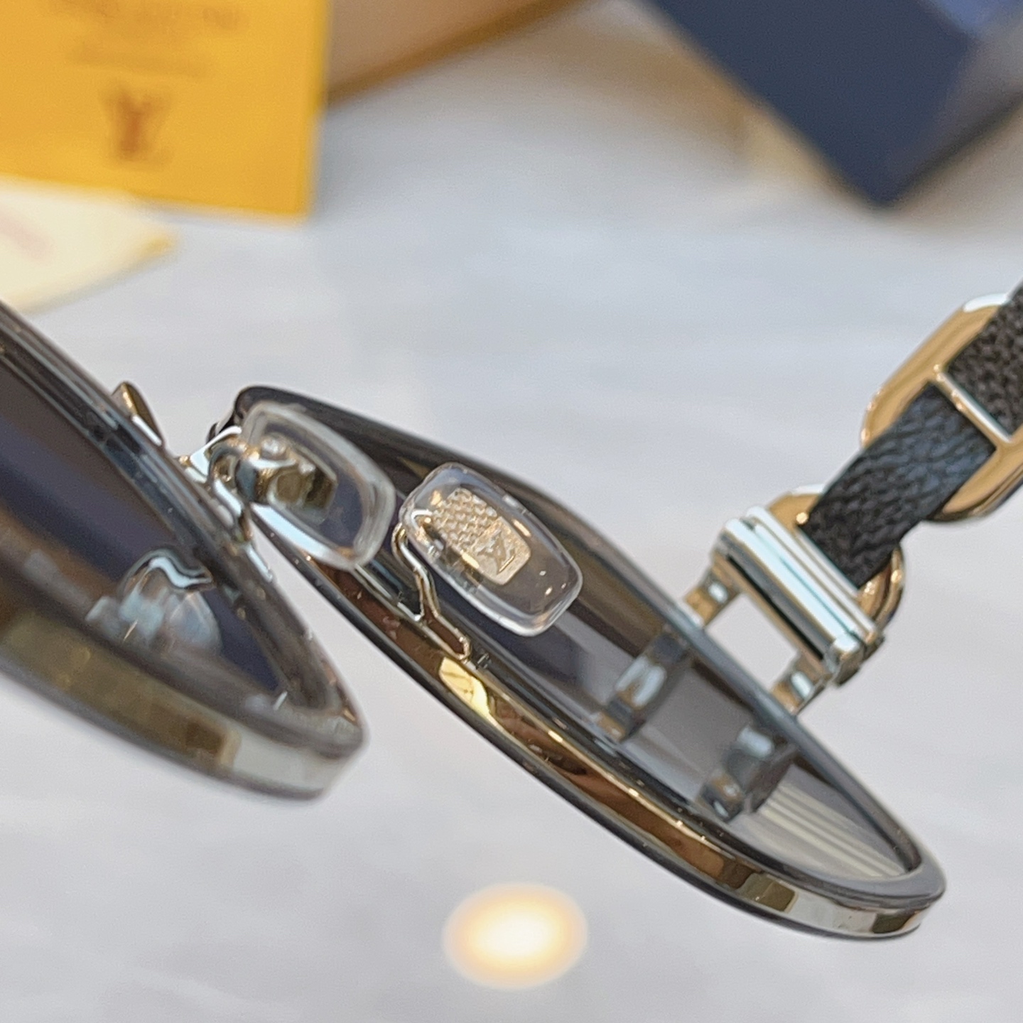 Louis Vuitton LOUIS VUITTO*】路易*威登新款太阳镜，MODEL：Z4061U，SIZE：58口22-145