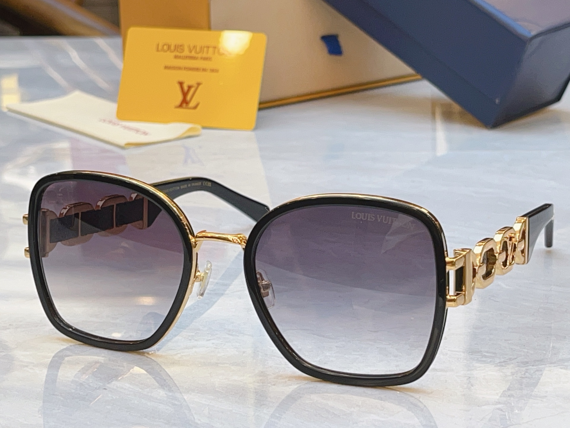 Louis Vuitton LOUIS VUITTO*】路易*威登新款太阳镜，MODEL：Z4061U，SIZE：58口22-145