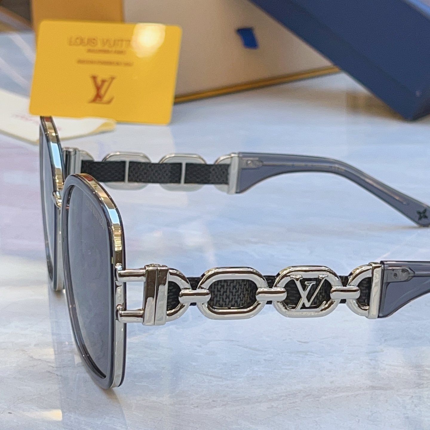 Louis Vuitton LOUIS VUITTO*】路易*威登新款太阳镜，MODEL：Z4061U，SIZE：58口22-145