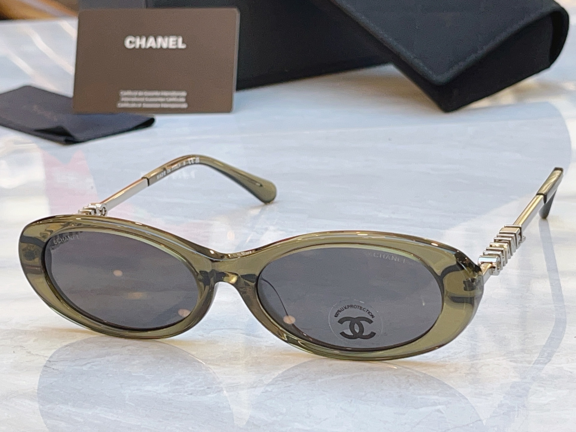 Chanel CHANE*】香奈儿新款太阳镜，MODEL：CH5565，SIZE：54口17-140