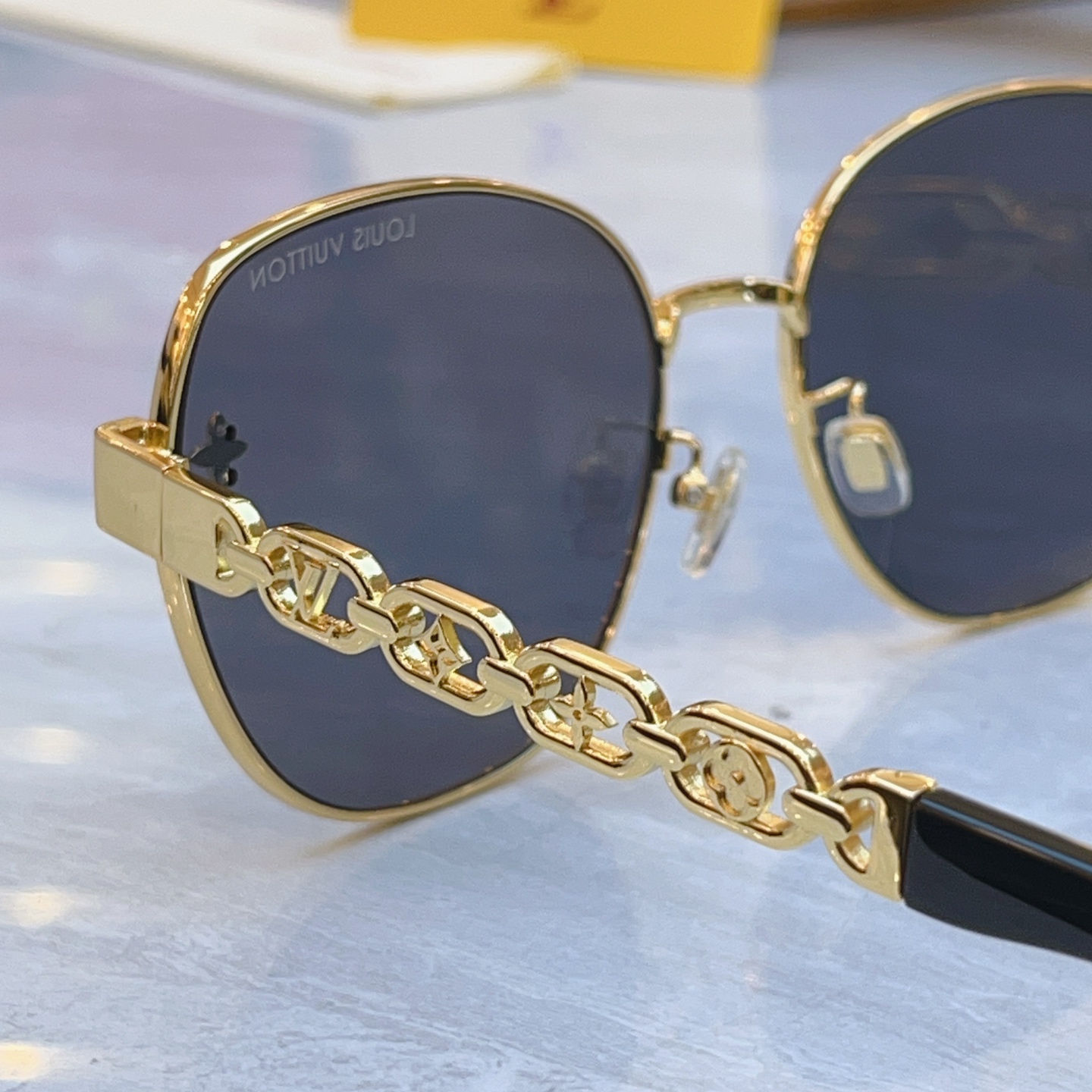 Louis Vuitton LOUIS VUITTO*】路易*威登新款太阳镜，MODEL：Z2690U，SIZE：59口18-145