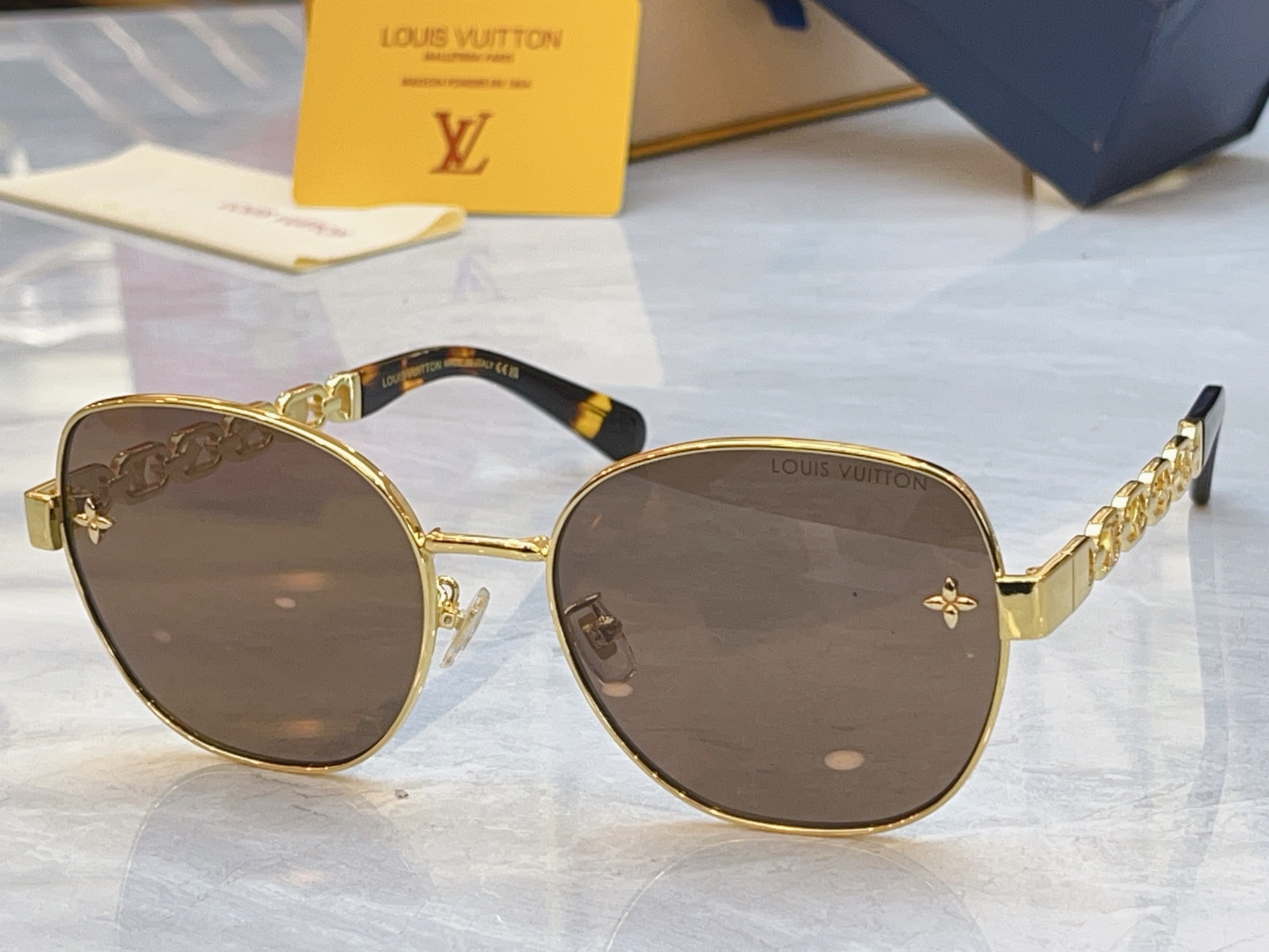 Louis Vuitton LOUIS VUITTO*】路易*威登新款太阳镜，MODEL：Z2690U，SIZE：59口18-145