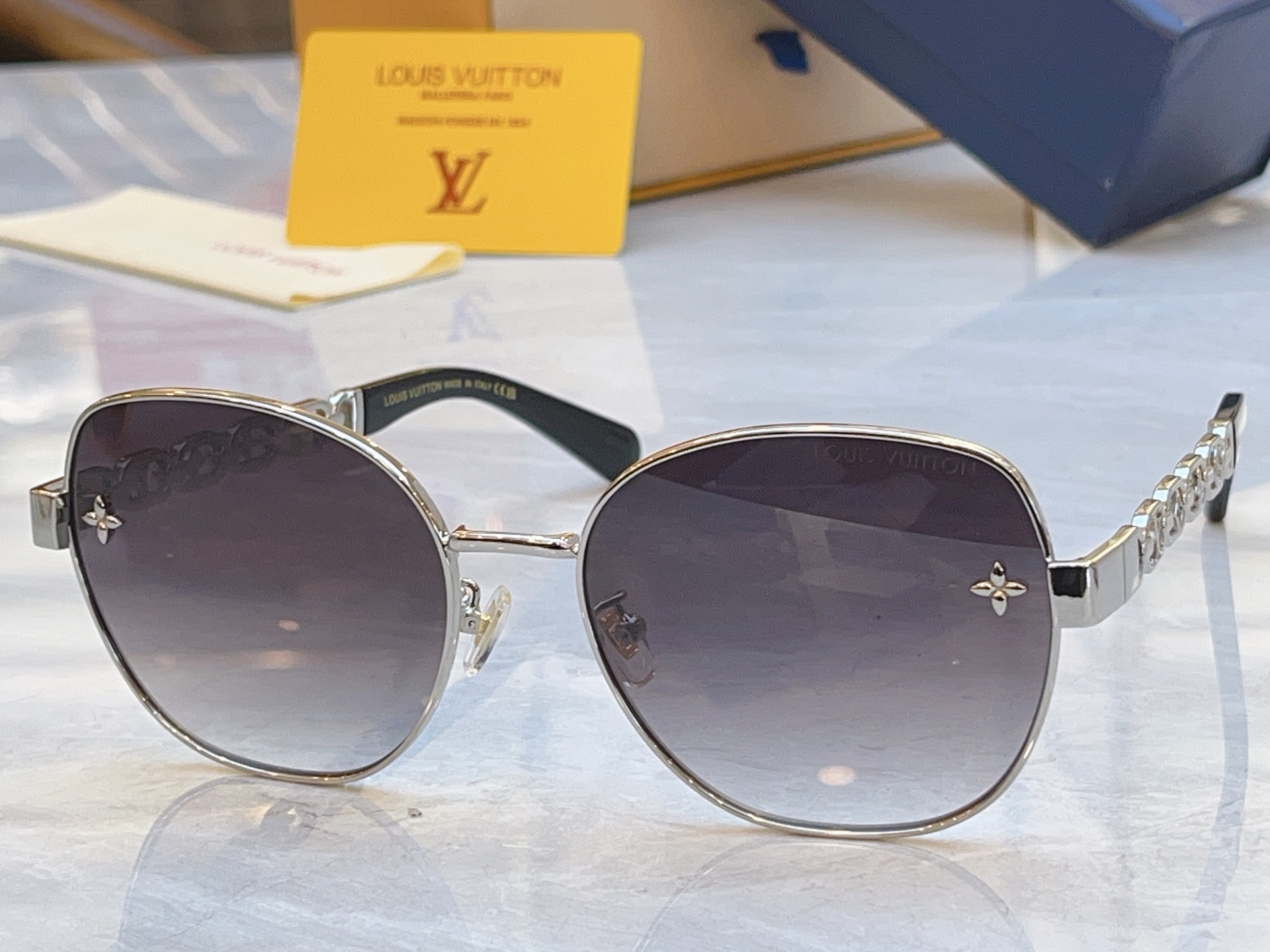 Louis Vuitton LOUIS VUITTO*】路易*威登新款太阳镜，MODEL：Z2690U，SIZE：59口18-145