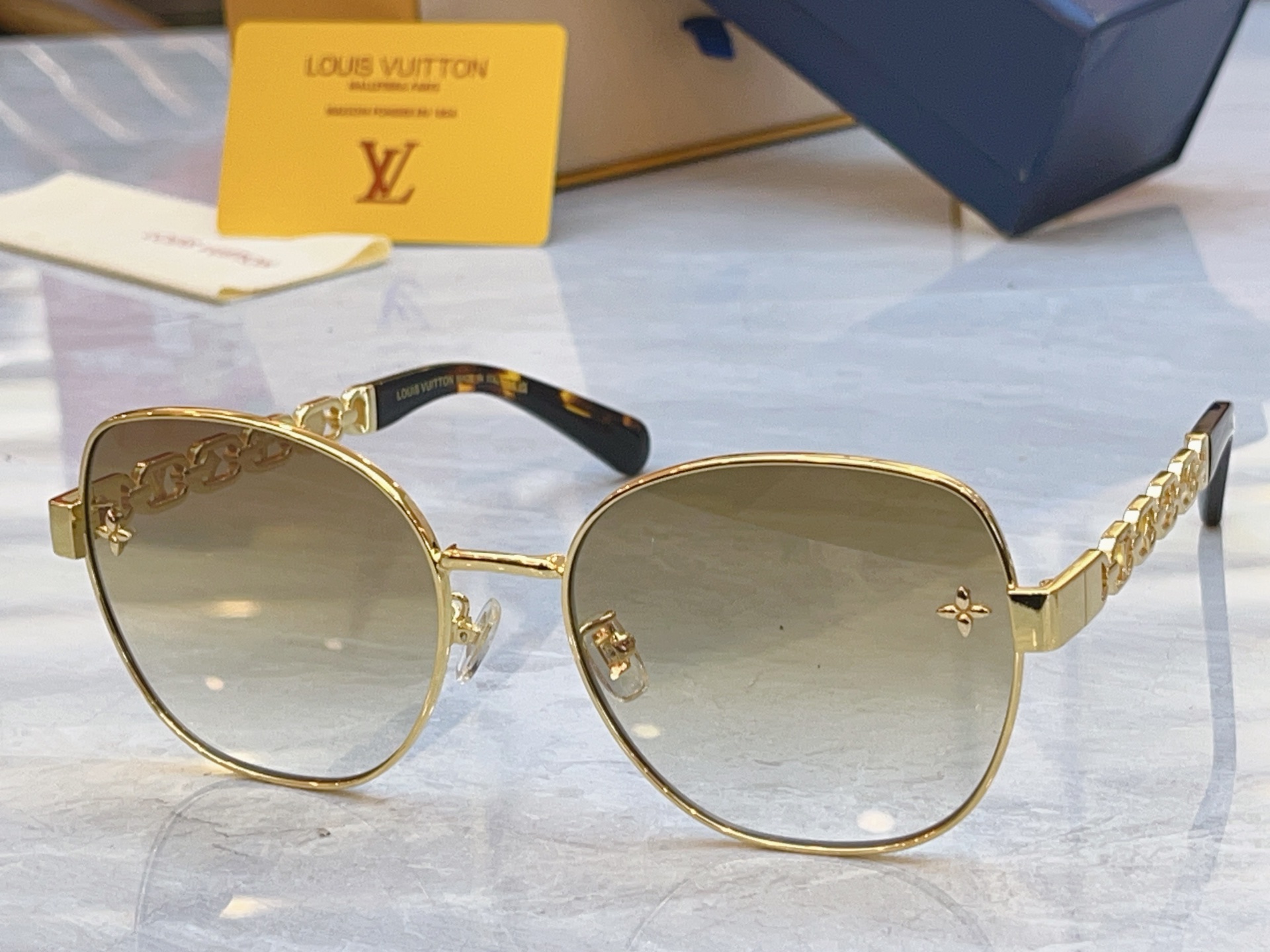 Louis Vuitton LOUIS VUITTO*】路易*威登新款太阳镜，MODEL：Z2690U，SIZE：59口18-145