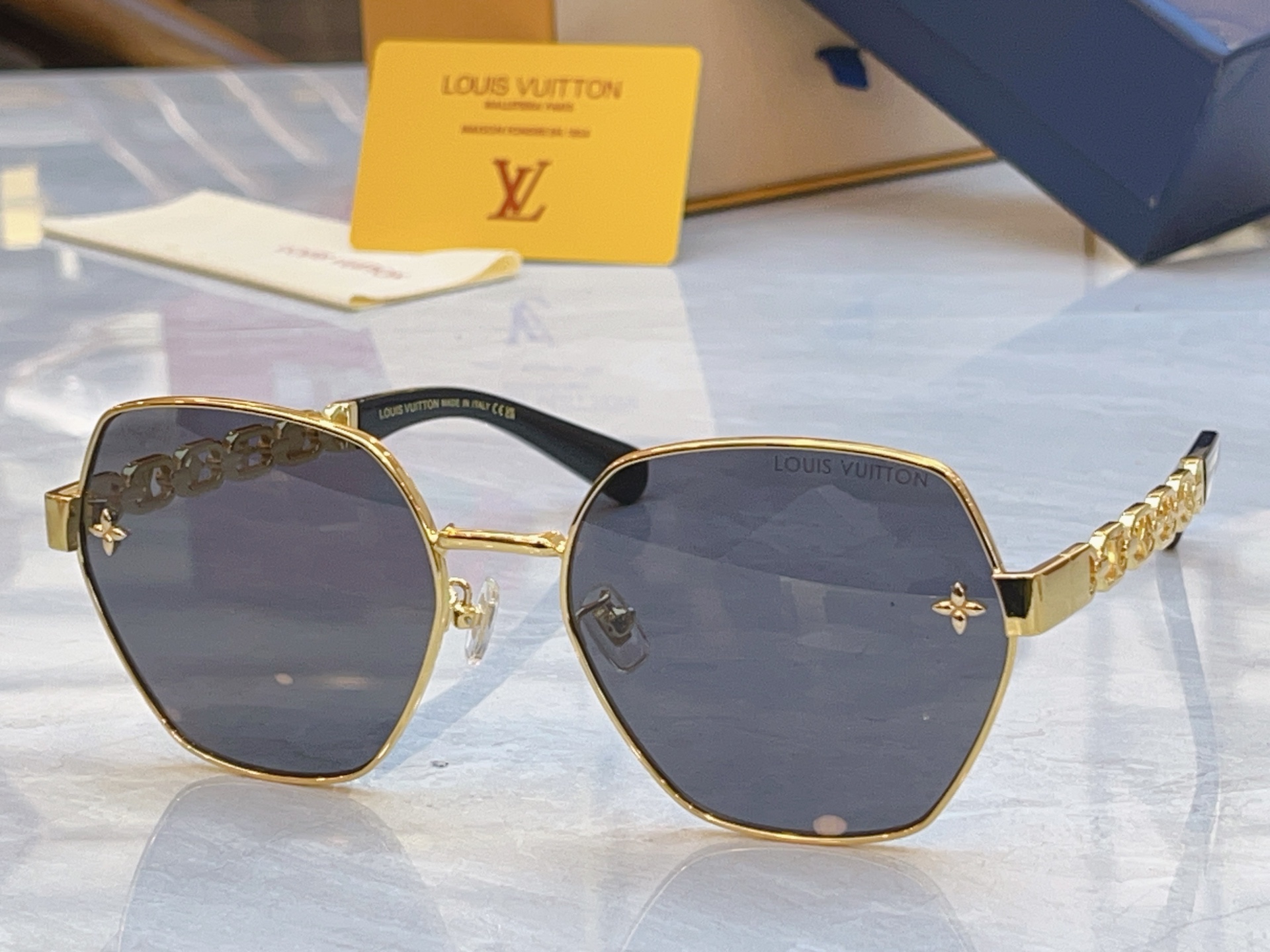 Louis Vuitton LOUIS VUITTO*】路易*威登新款太阳镜，MODEL：Z2691U，SIZE：59口18-145