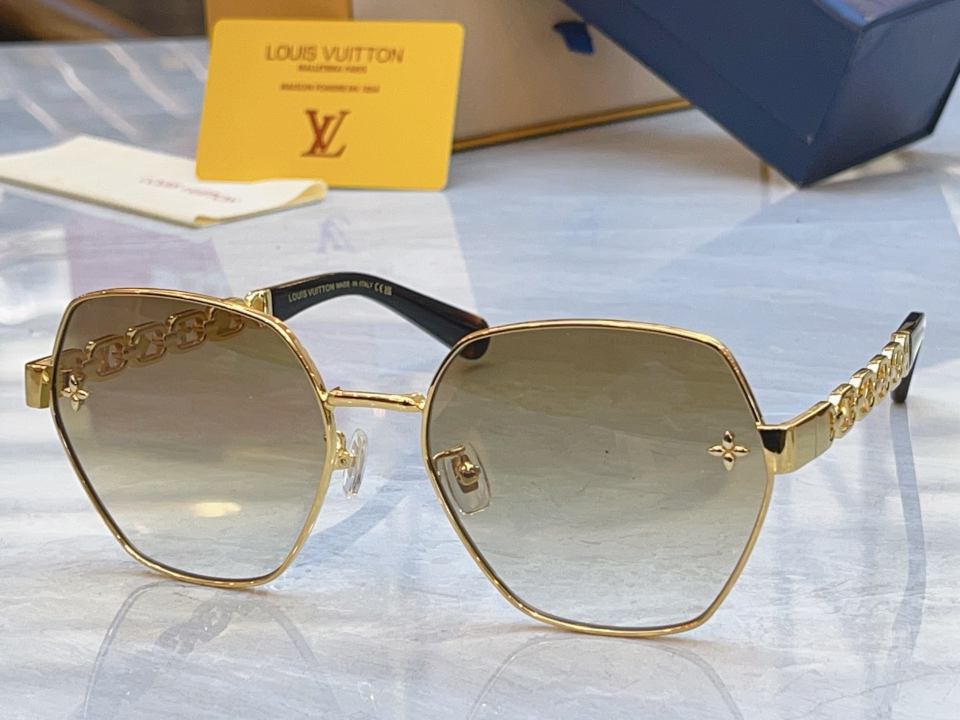 Louis Vuitton LOUIS VUITTO*】路易*威登新款太阳镜，MODEL：Z2691U，SIZE：59口18-145