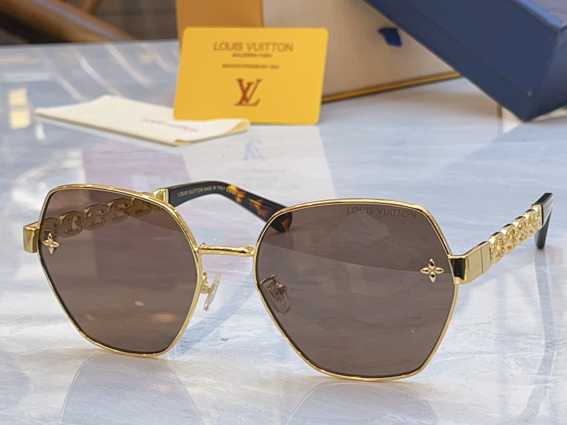 Louis Vuitton LOUIS VUITTO*】路易*威登新款太阳镜，MODEL：Z2691U，SIZE：59口18-145