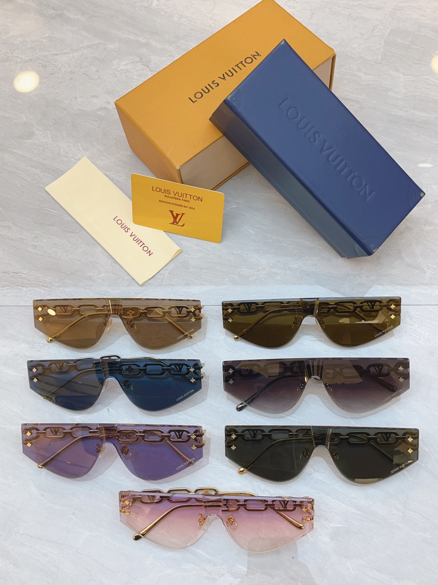 Louis Vuitton LOUIS VUITTO*】路易*威登新款太阳镜，MODEL：Z2031U，SIZE：145口0-142