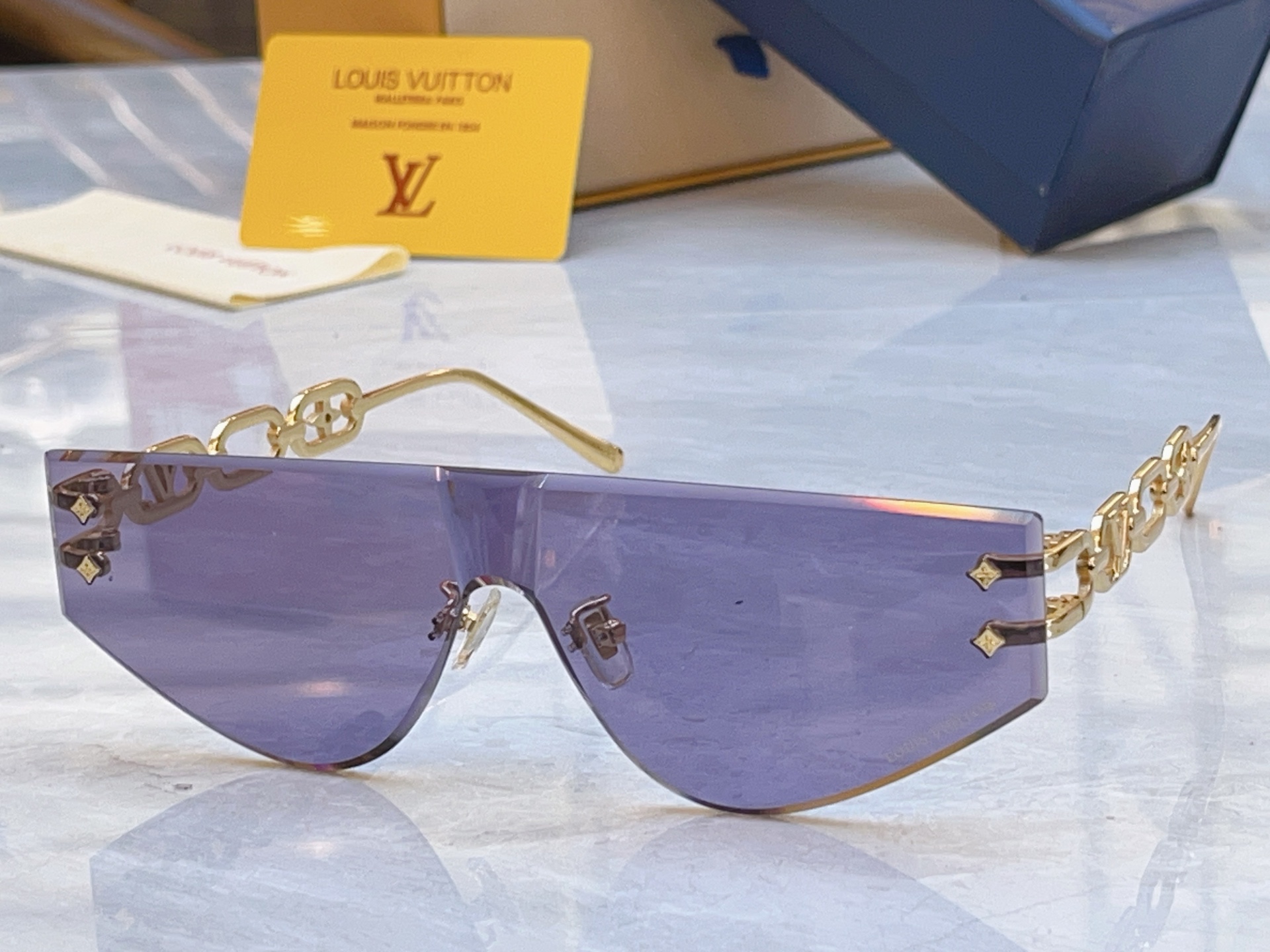 Louis Vuitton LOUIS VUITTO*】路易*威登新款太阳镜，MODEL：Z2031U，SIZE：145口0-142