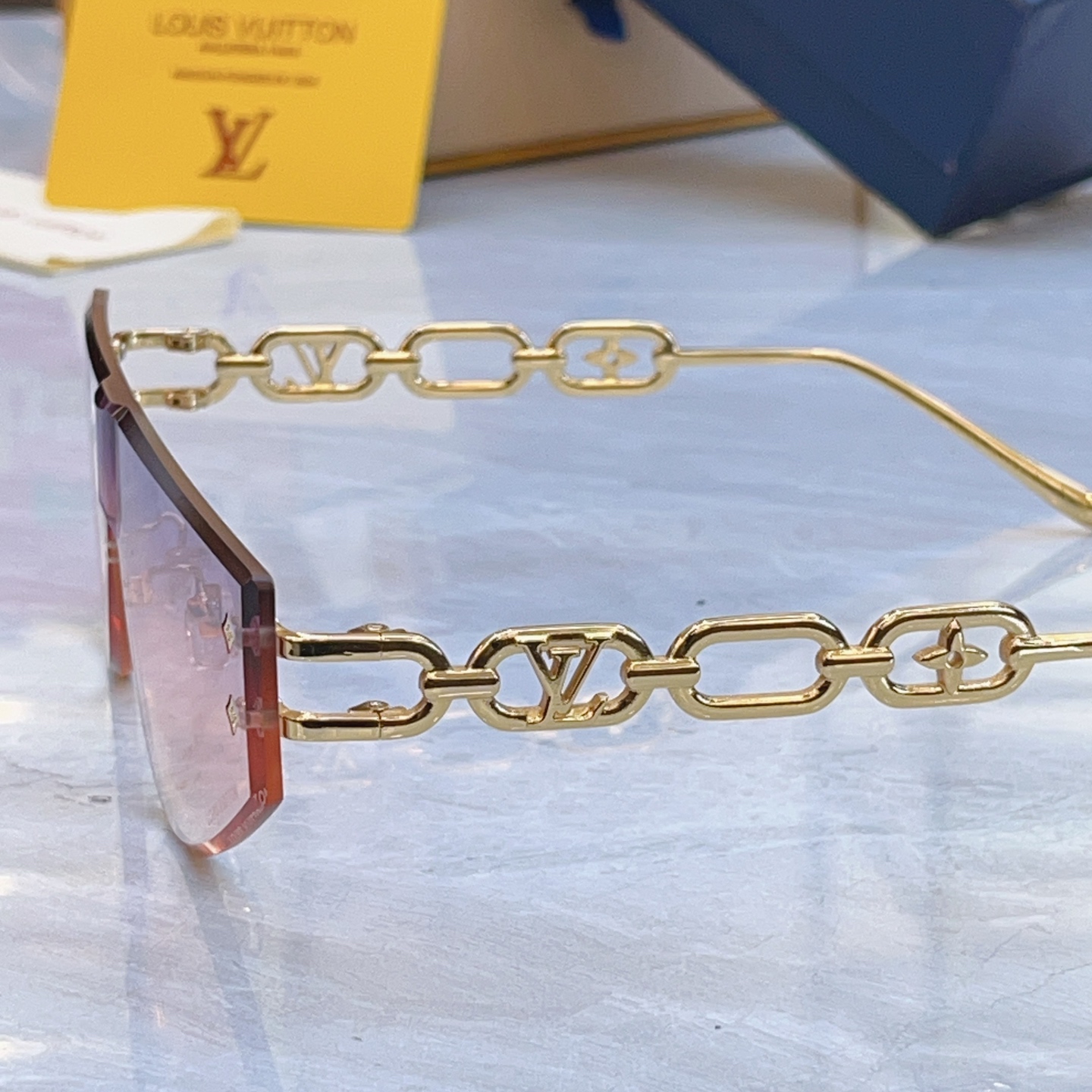 Louis Vuitton LOUIS VUITTO*】路易*威登新款太阳镜，MODEL：Z2031U，SIZE：145口0-142
