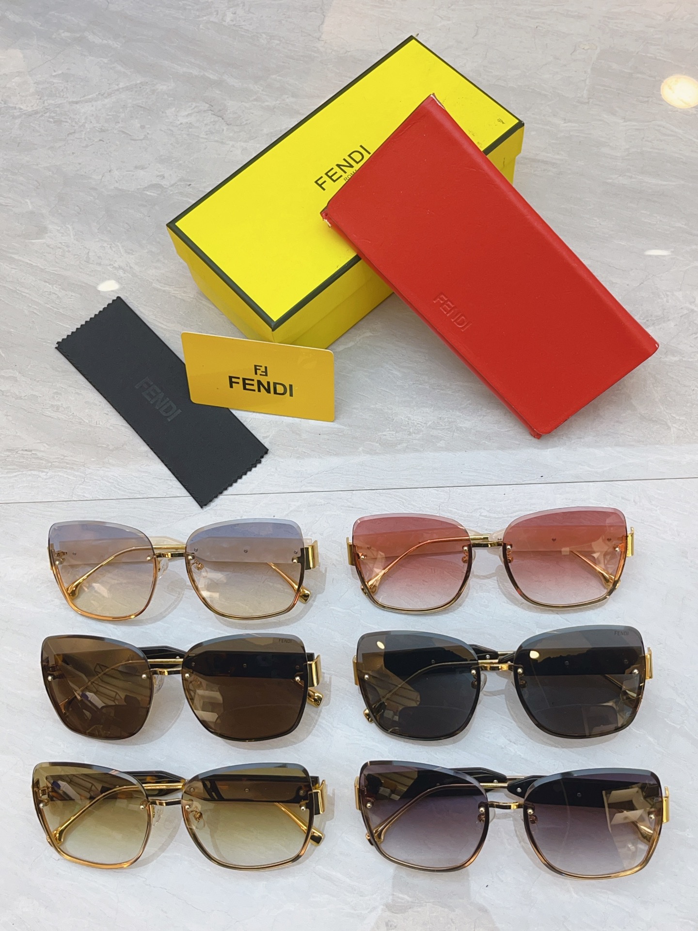 Fendi Fendi芬迪新款太阳镜 ，MODEL：FE40153I，SIZE：62口16-145