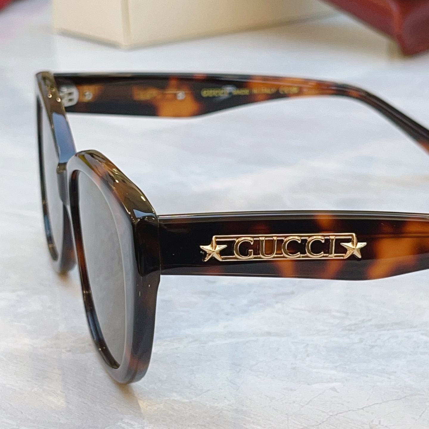 Gucci GUCC*】古*驰新款太阳镜，MODEL：GG1588S，SIZE:55口17-145