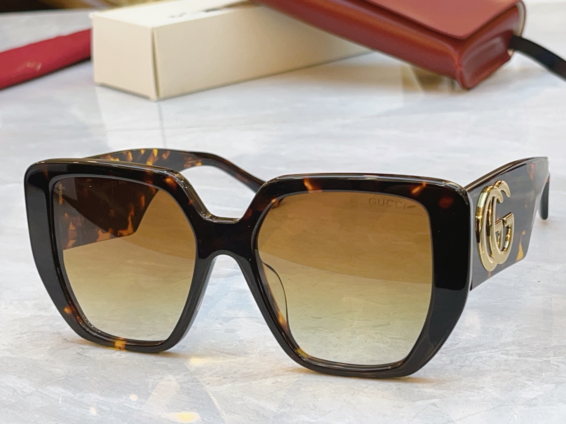 Gucci GUCC*】古*驰新款太阳镜，MODEL：GG0956S，SIZE:54口18-145