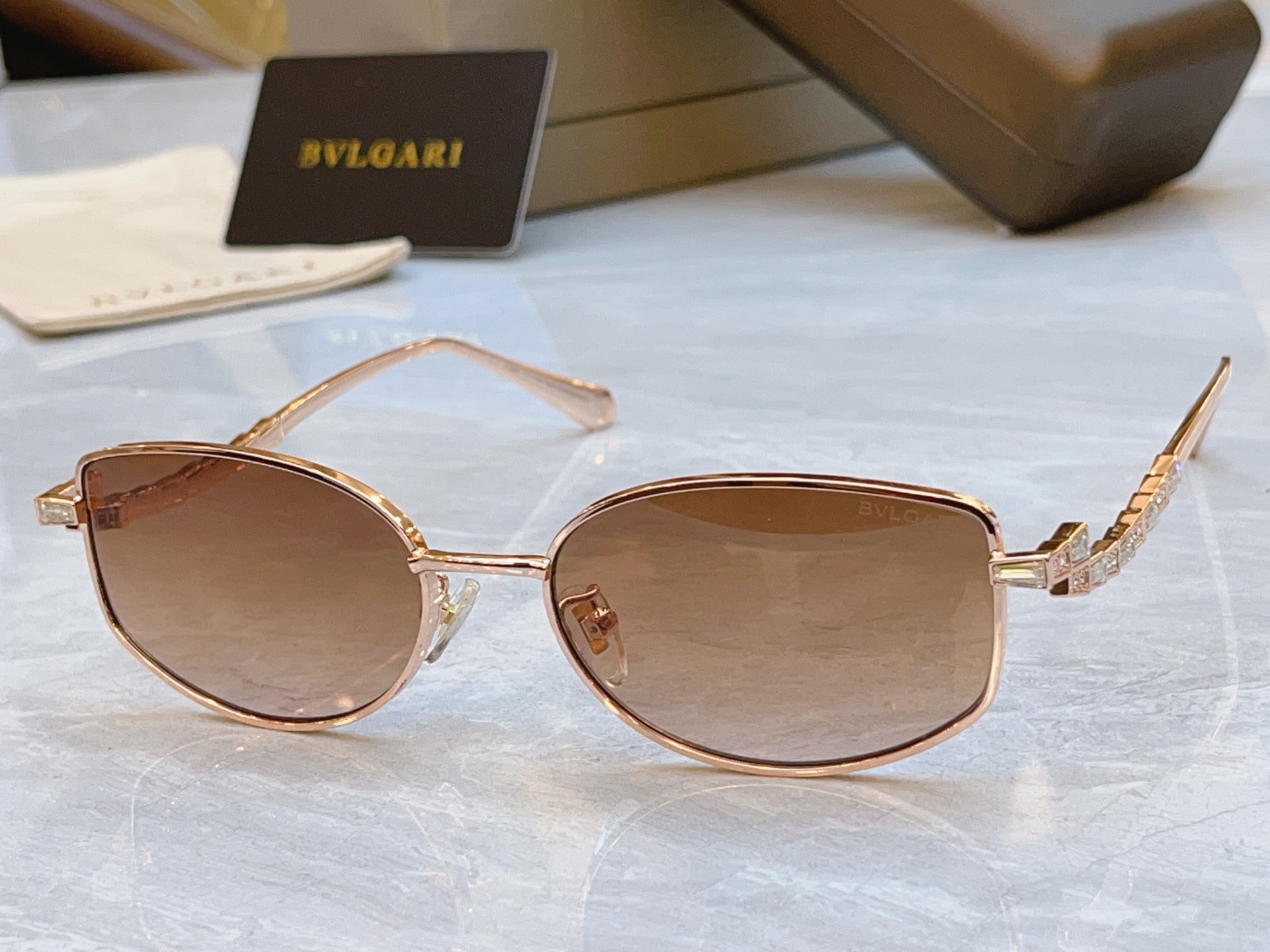 Bvlgari BVLGA*】宝格*丽新款太阳镜，MODEL：BV 1803LU，SIZE：56口17-142