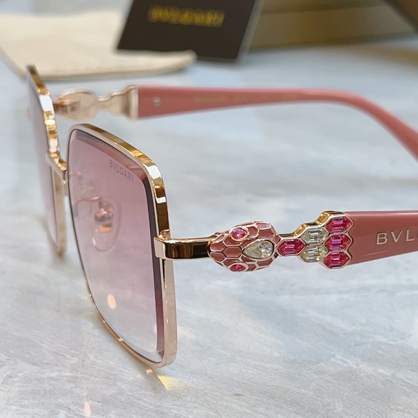Bvlgari BVLGA*】宝格*丽新款太阳镜，MODEL：BV 1810LU，SIZE：56口18-145