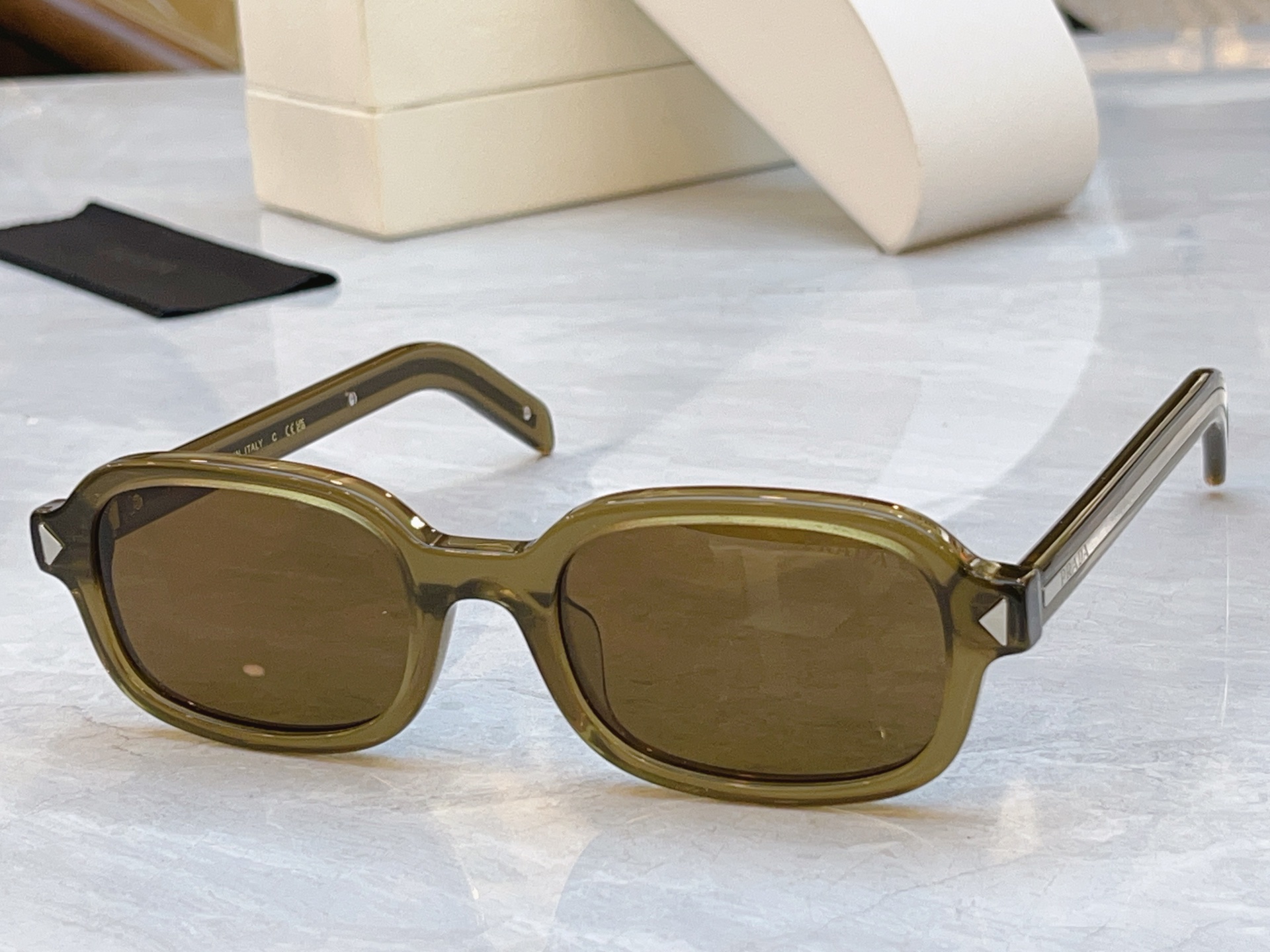 ，【PRAD*】普拉*达新款太阳镜🕶️，MODEL：PR 2201S，SIZE：53口21-148