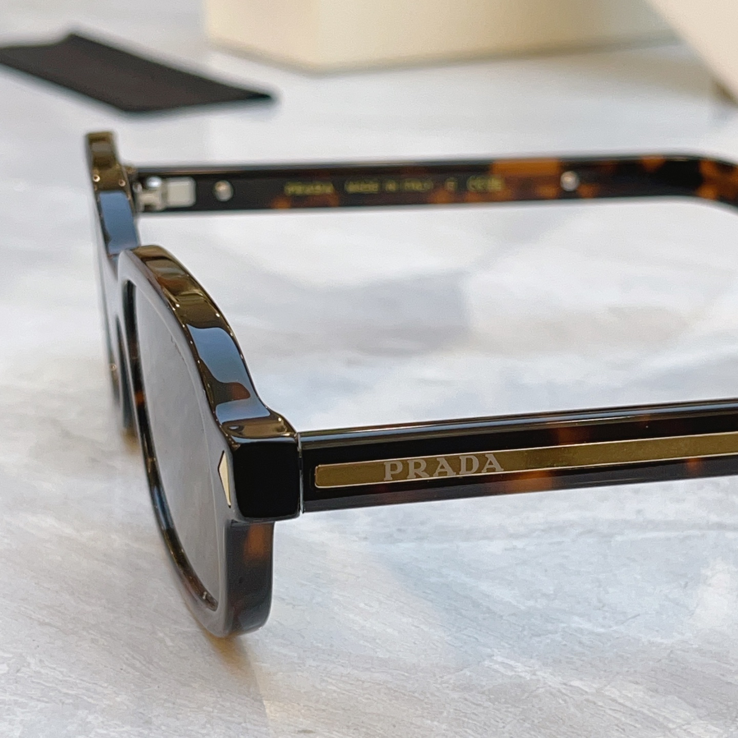 ，【PRAD*】普拉*达新款太阳镜🕶️，MODEL：PR 2201S，SIZE：53口21-148