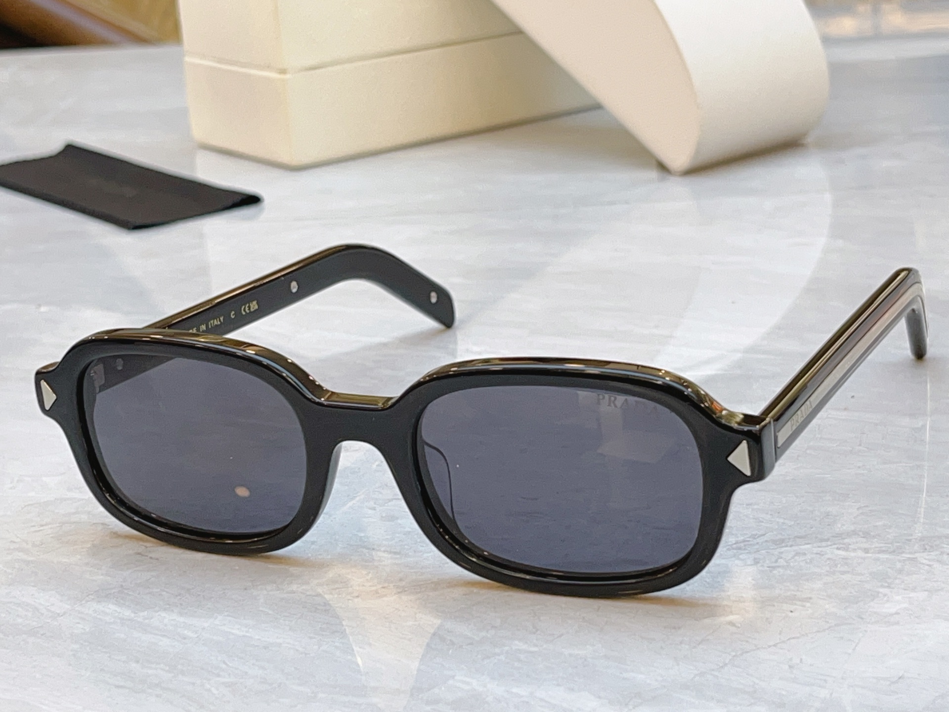 ，【PRAD*】普拉*达新款太阳镜🕶️，MODEL：PR 2201S，SIZE：53口21-148
