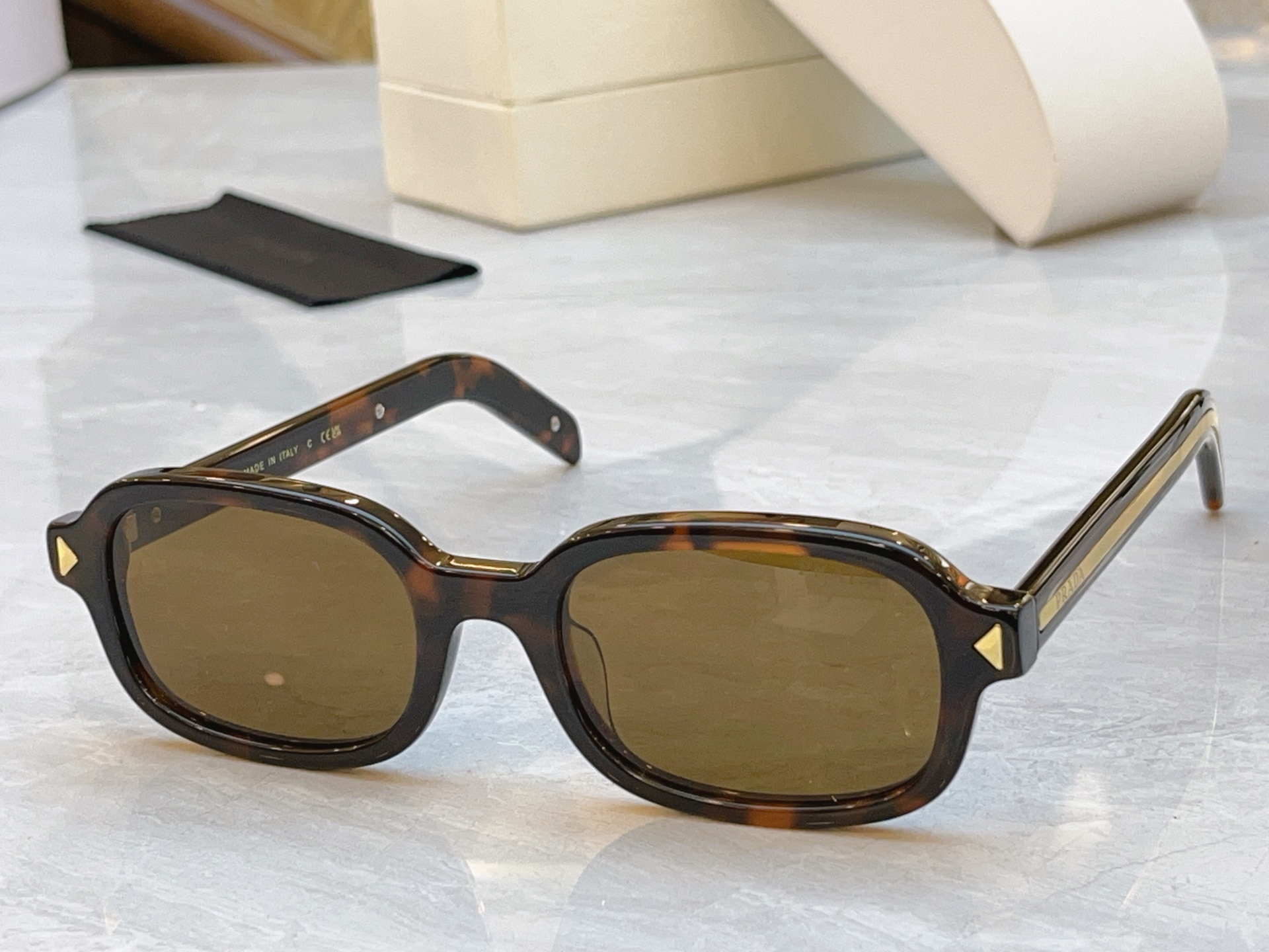 ，【PRAD*】普拉*达新款太阳镜🕶️，MODEL：PR 2201S，SIZE：53口21-148
