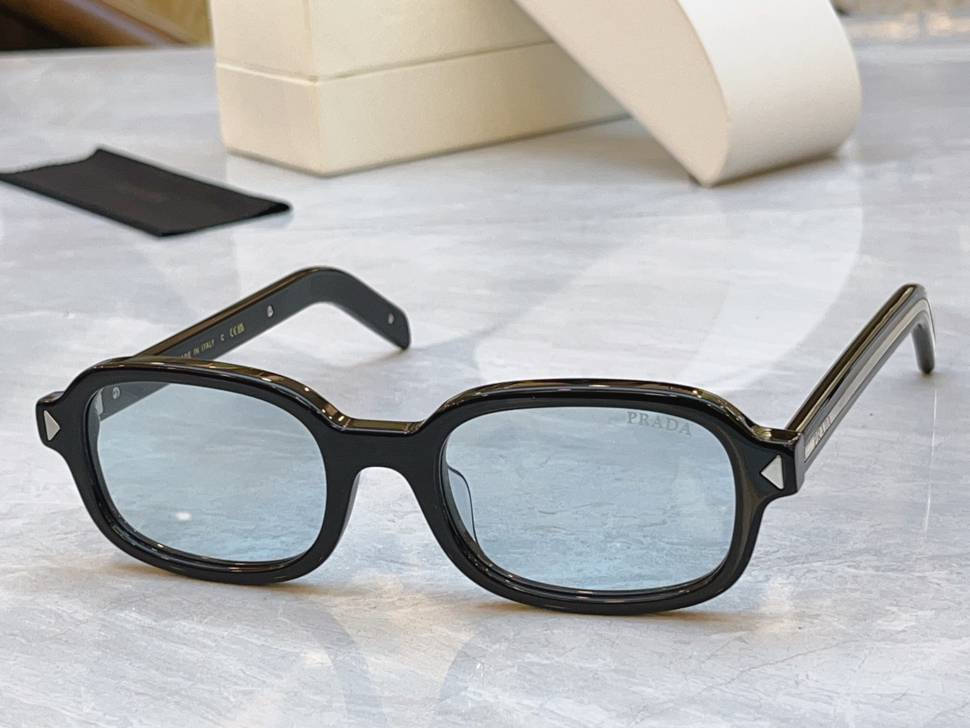 ，【PRAD*】普拉*达新款太阳镜🕶️，MODEL：PR 2201S，SIZE：53口21-148