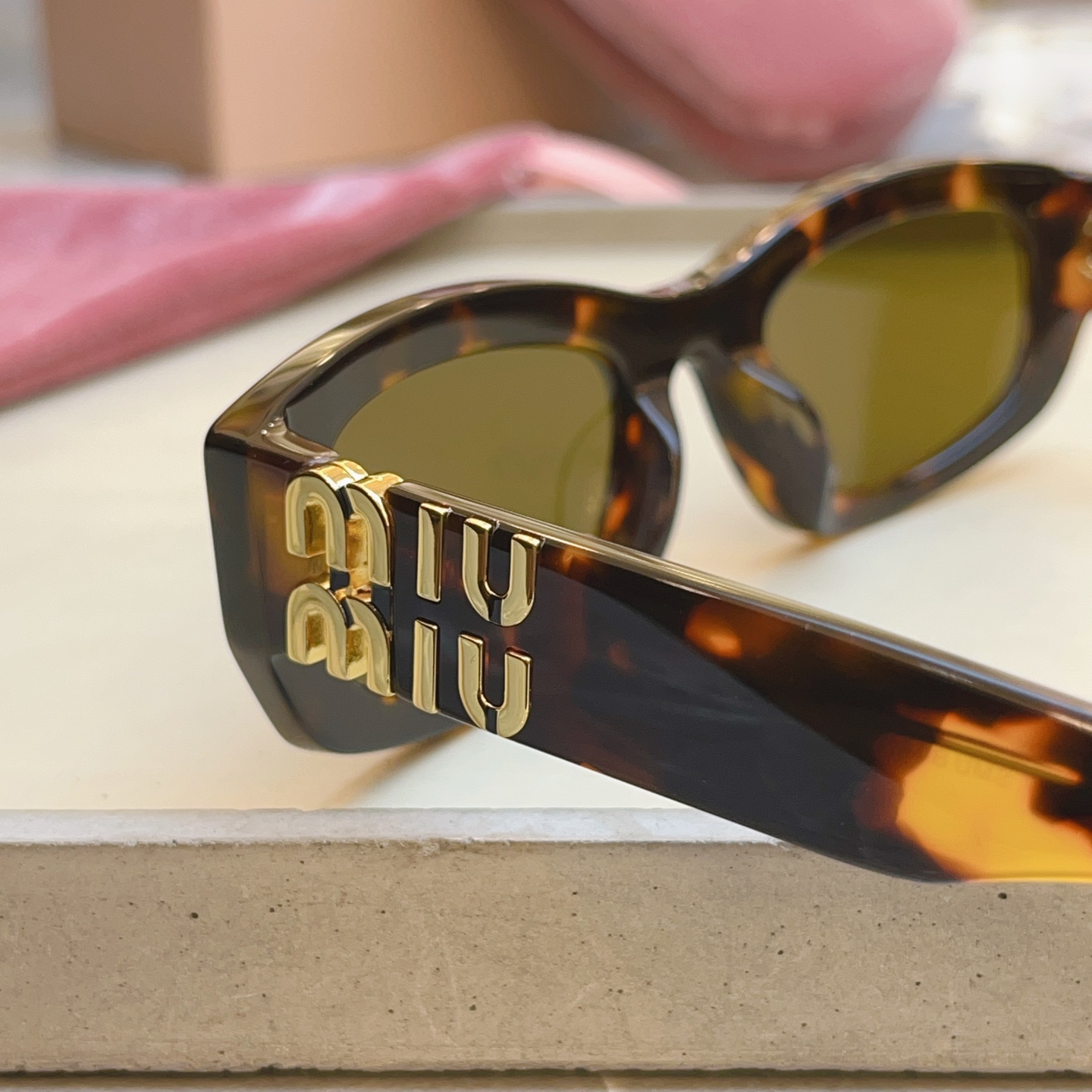 ，【MIUMI*】缪*缪新款太阳镜🕶️，Mod:SMU B04-F，SIZE:53口22-135 高品质
