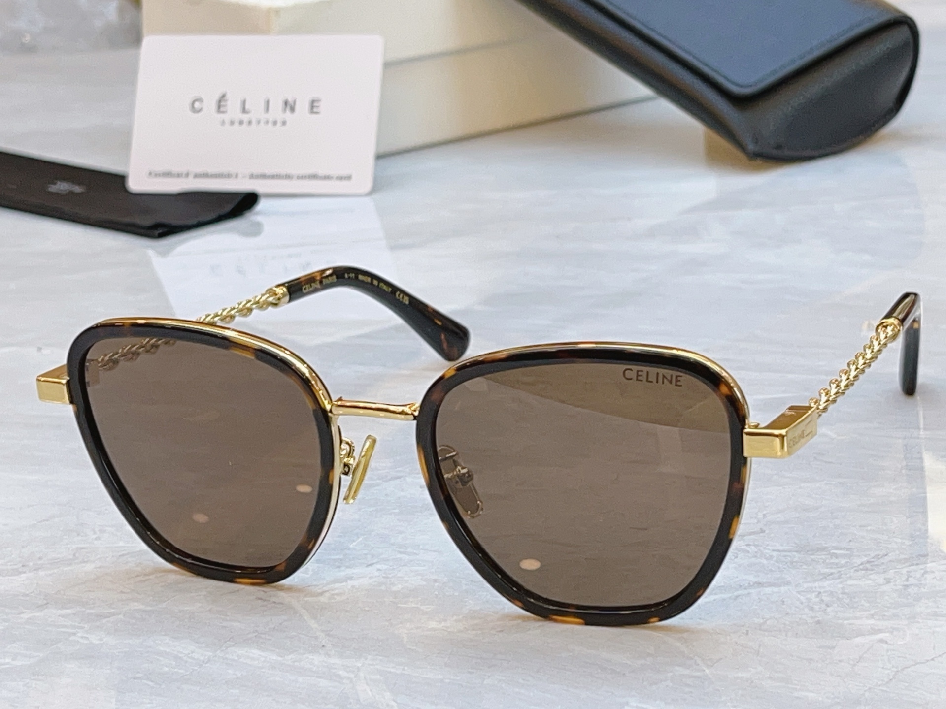 ，【CELIN*】赛*琳新款太阳镜， MODEL:CL42125U，SIZE: 56口22-145