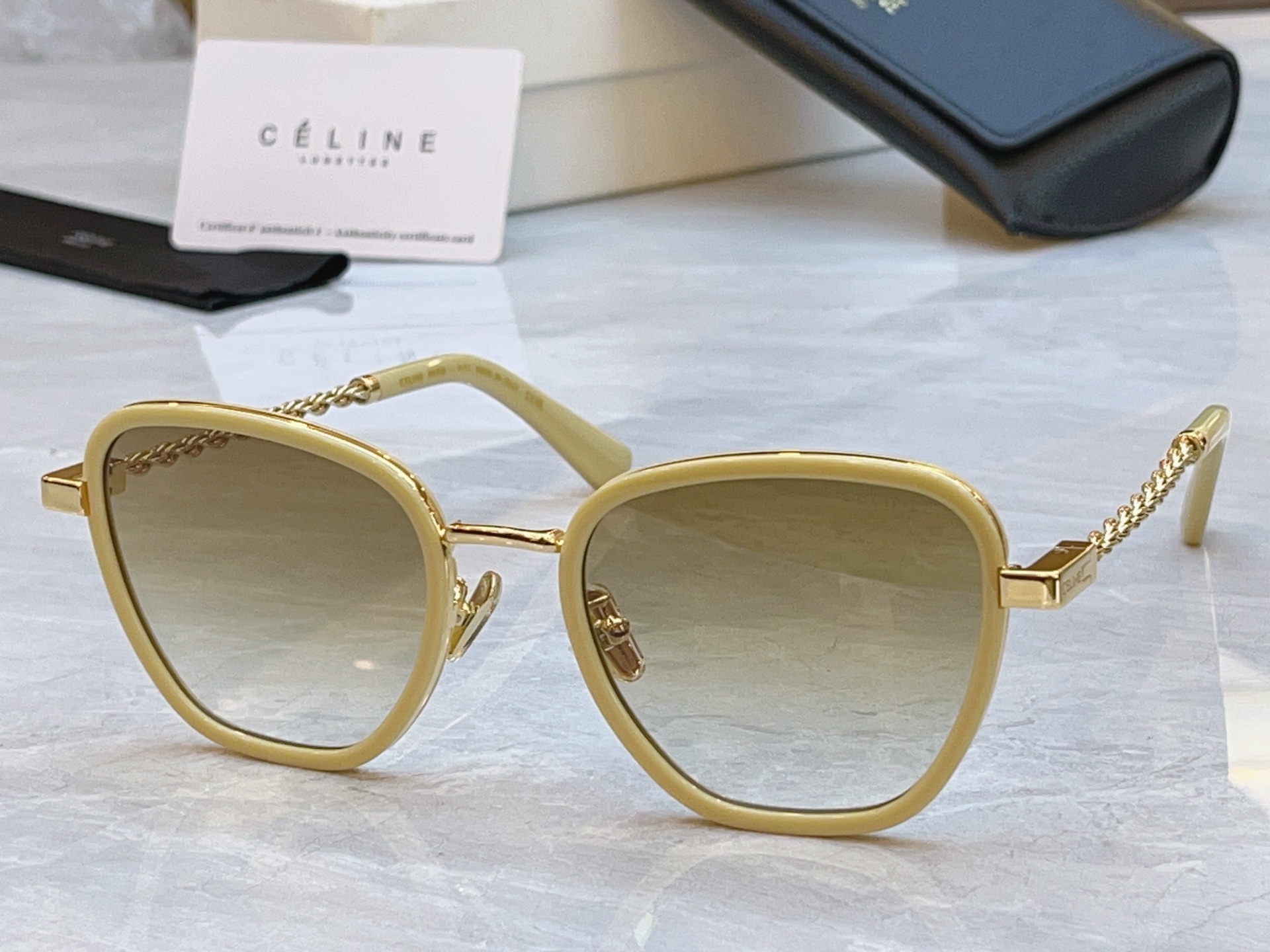 ，【CELIN*】赛*琳新款太阳镜， MODEL:CL42125U，SIZE: 56口22-145