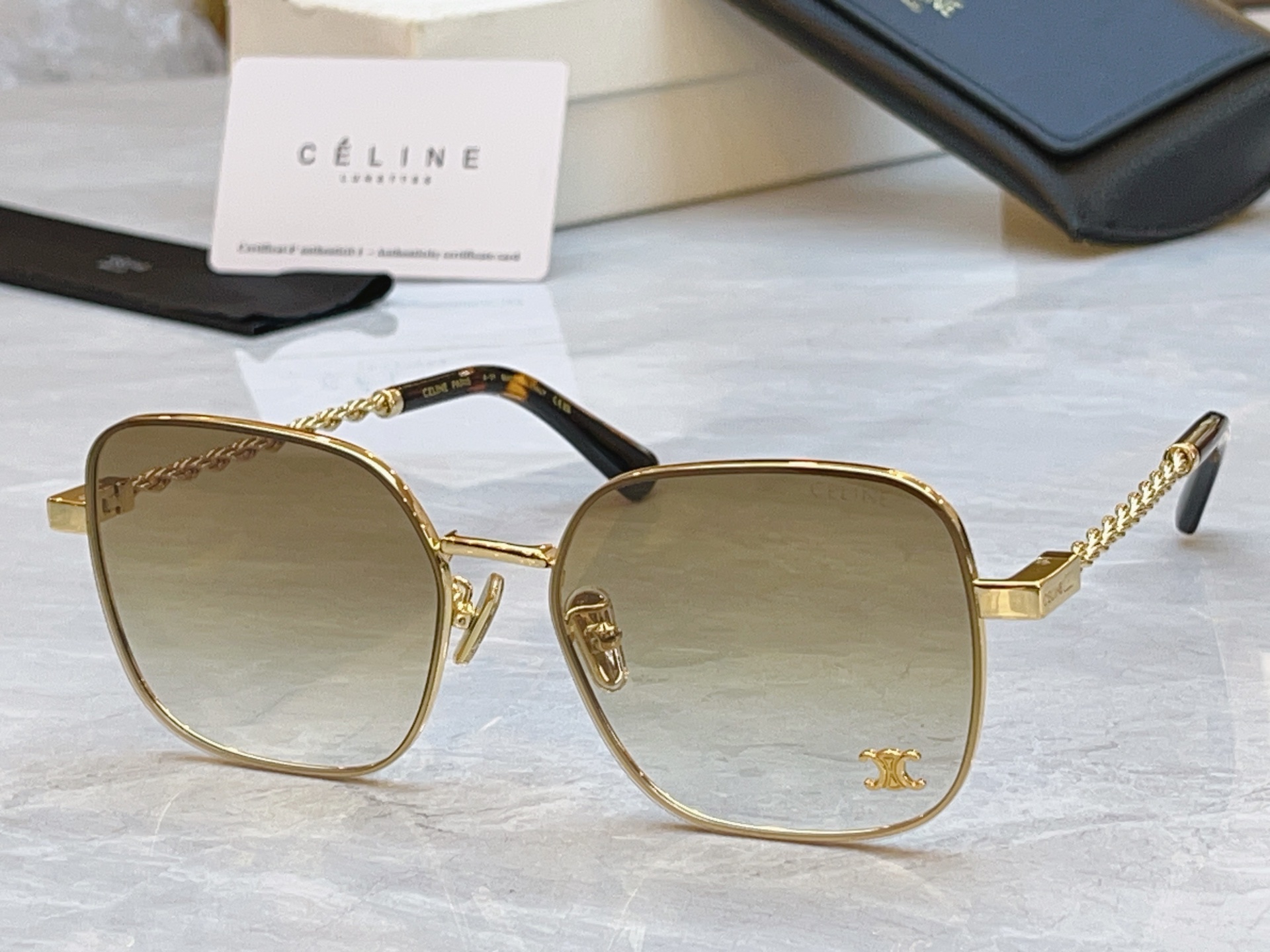 ，【CELIN*】赛*琳新款太阳镜， MODEL:CL42126U，SIZE: 59口18-145