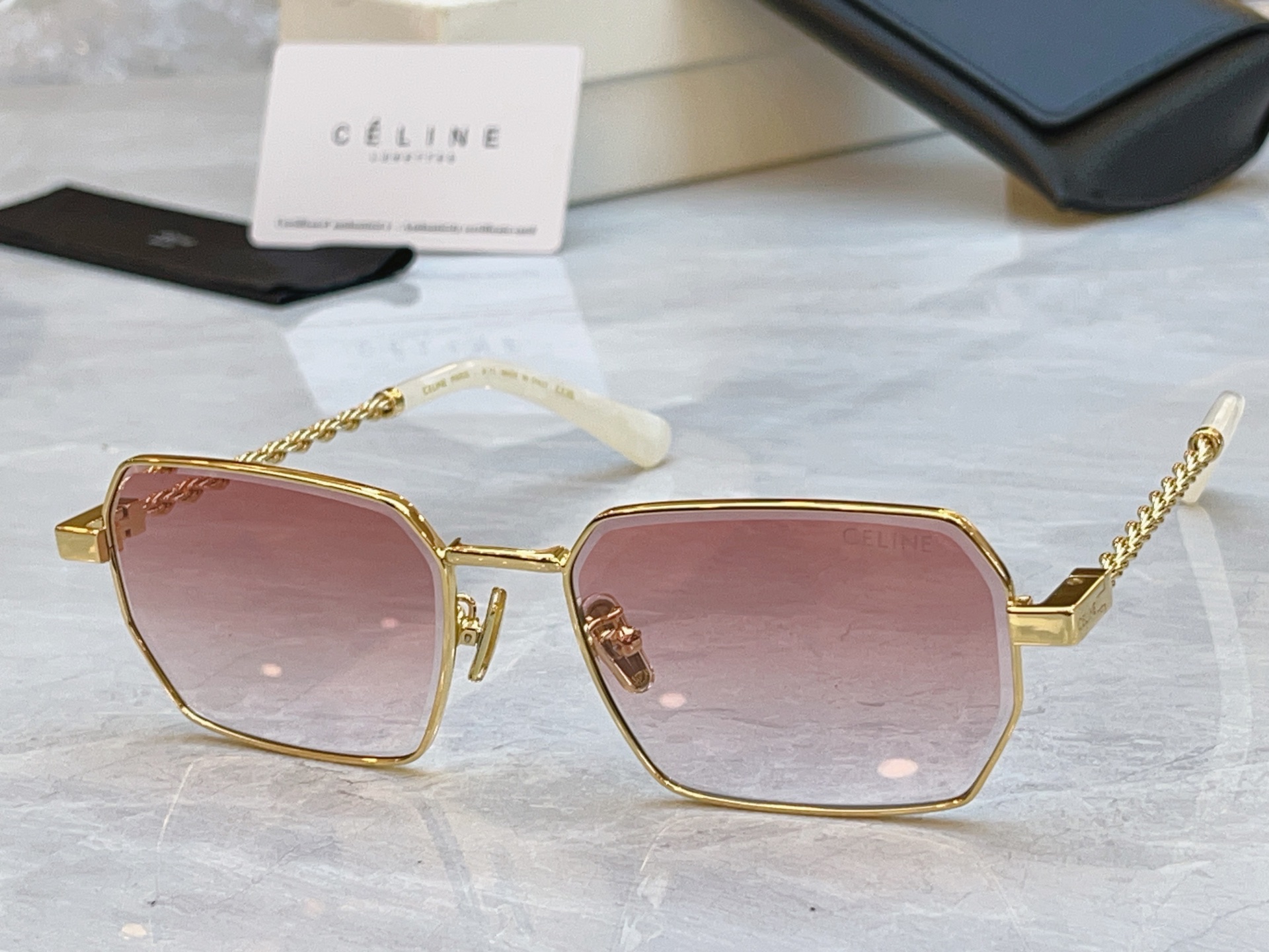 ，【CELIN*】赛*琳新款太阳镜， MODEL:CL42127U，SIZE: 59口18-145
