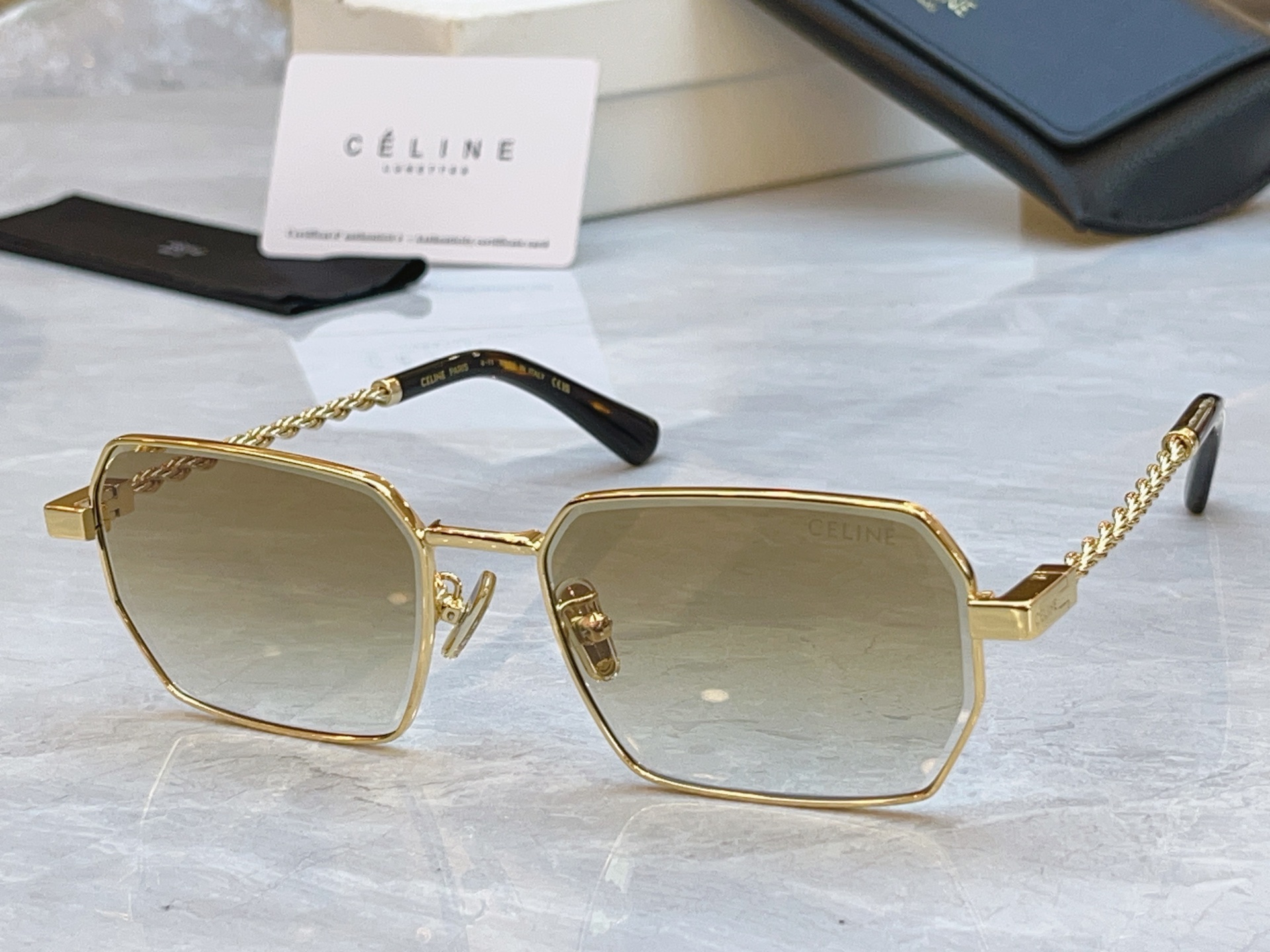 ，【CELIN*】赛*琳新款太阳镜， MODEL:CL42127U，SIZE: 59口18-145