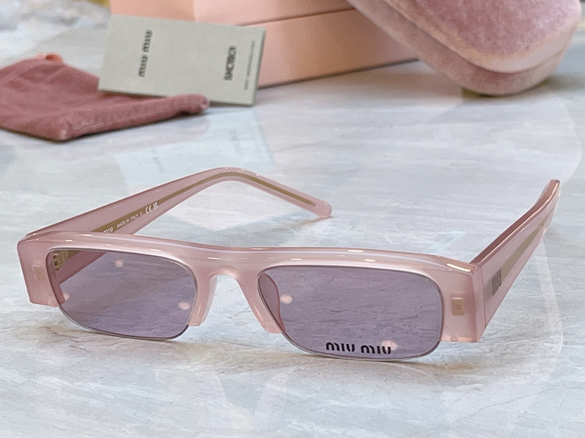 ，【MIUMI*】缪*缪新款太阳镜，Mod:SMU B07S，SIZE:51口17-135