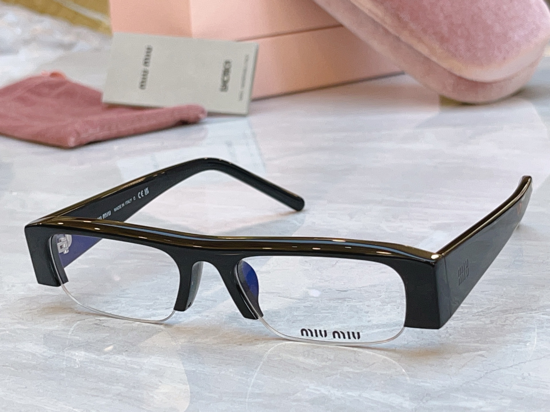 ，【MIUMI*】缪*缪新款太阳镜，Mod:SMU B07S，SIZE:51口17-135