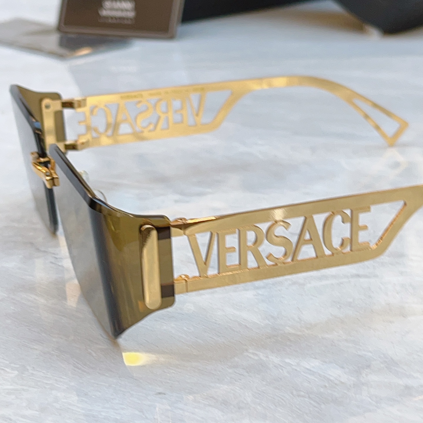 ，【VERSAC*】范思*哲新款太阳镜，MODEL：VE 6776，SIZE：151口0-130