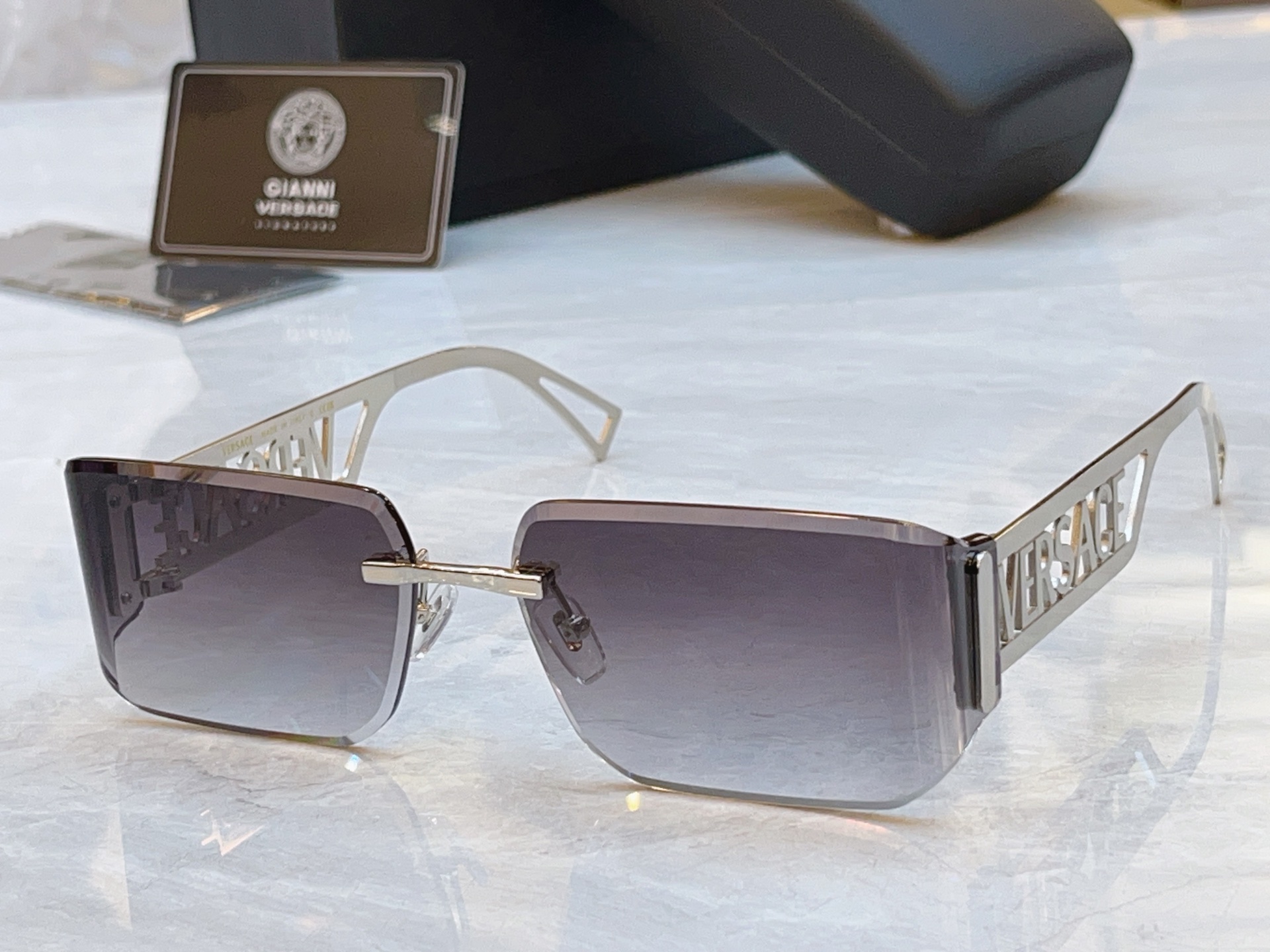 ，【VERSAC*】范思*哲新款太阳镜，MODEL：VE 6776，SIZE：151口0-130