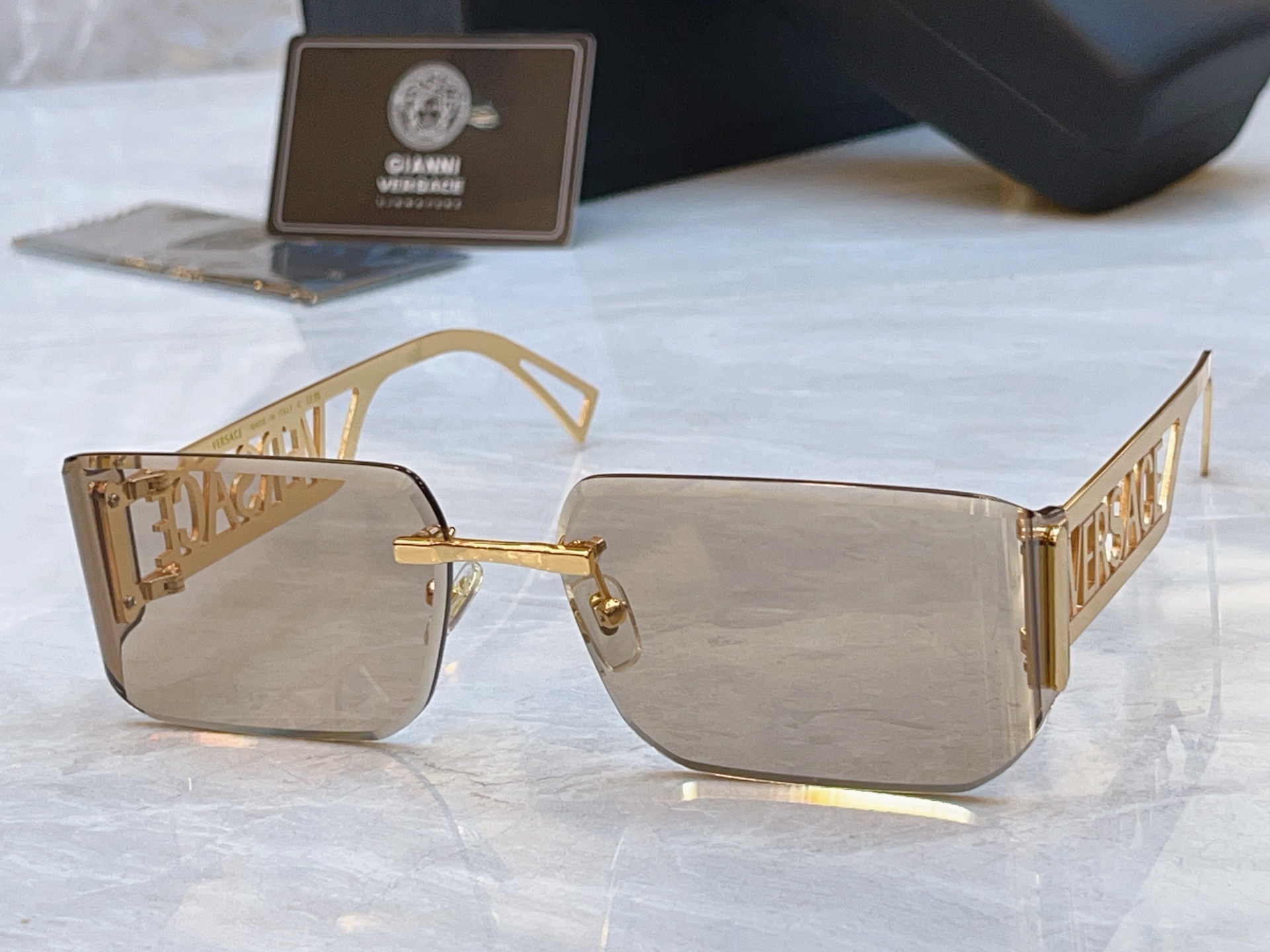 ，【VERSAC*】范思*哲新款太阳镜，MODEL：VE 6776，SIZE：151口0-130