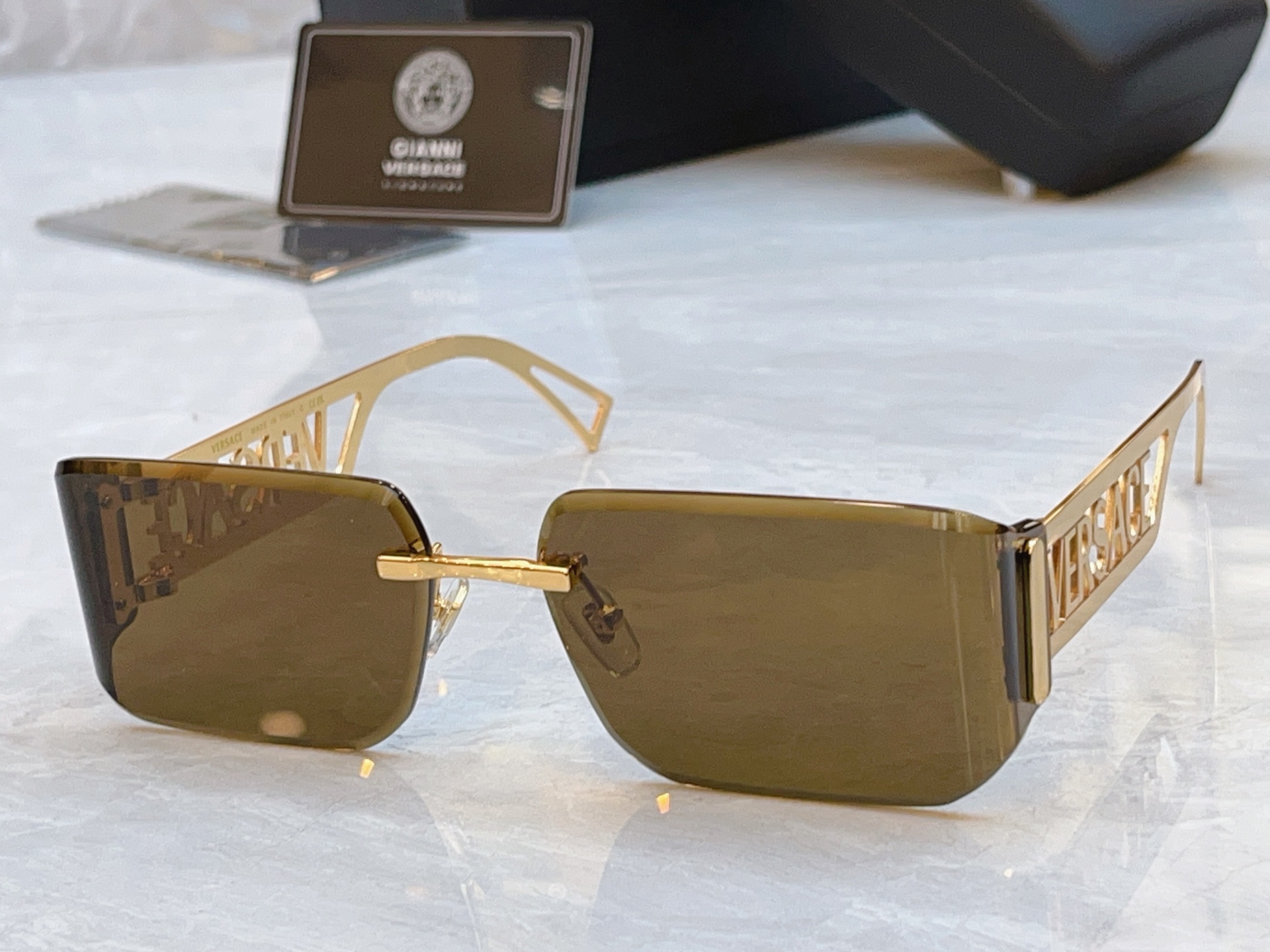 ，【VERSAC*】范思*哲新款太阳镜，MODEL：VE 6776，SIZE：151口0-130