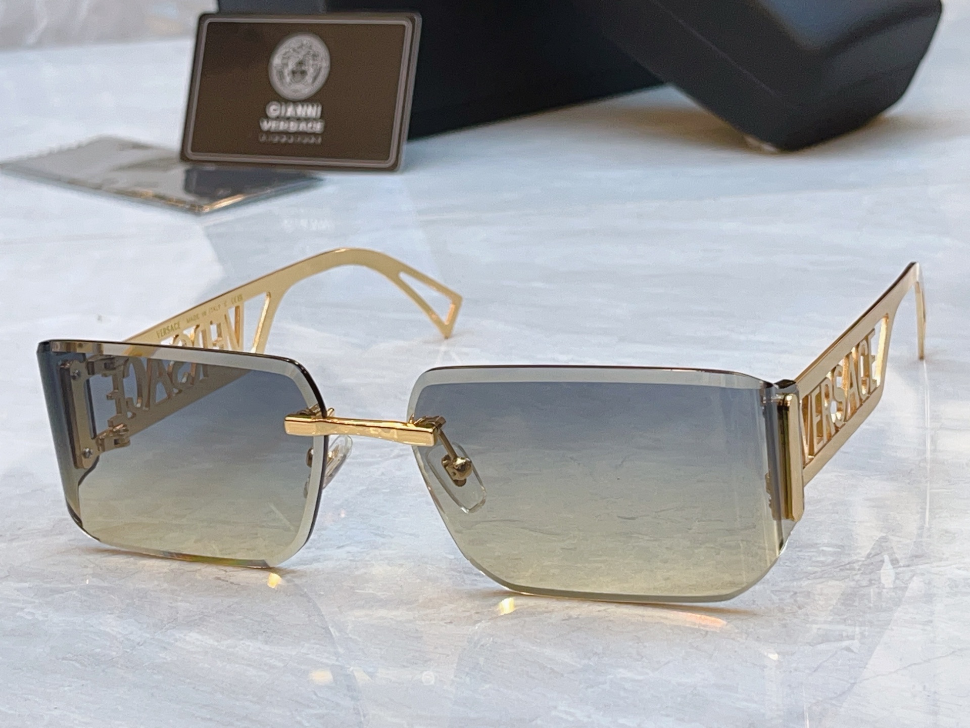 ，【VERSAC*】范思*哲新款太阳镜，MODEL：VE 6776，SIZE：151口0-130