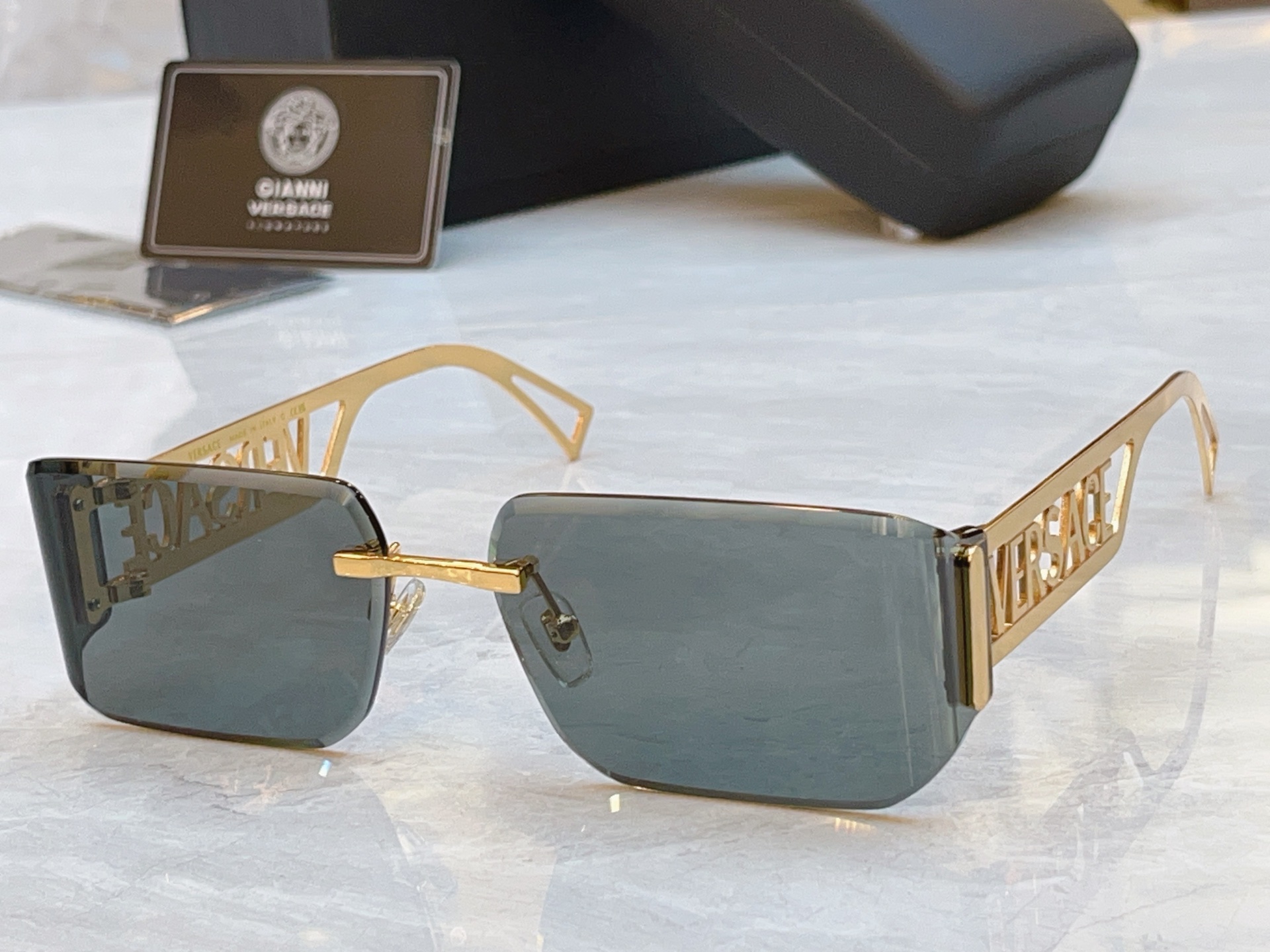 ，【VERSAC*】范思*哲新款太阳镜，MODEL：VE 6776，SIZE：151口0-130