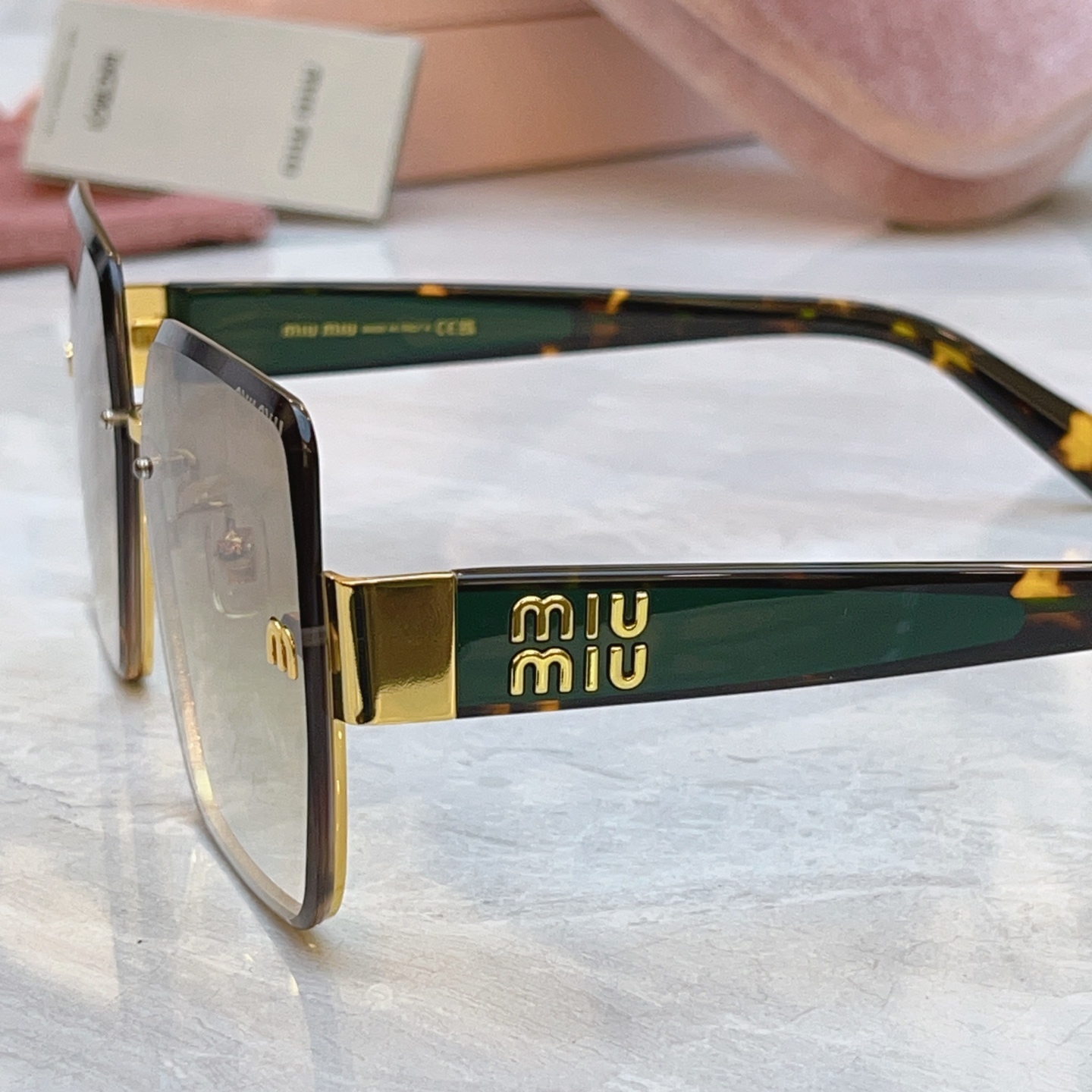 ，【MIUMI*】缪*缪新款太阳镜，Mod:MU 63ZS，SIZE:62口16-145