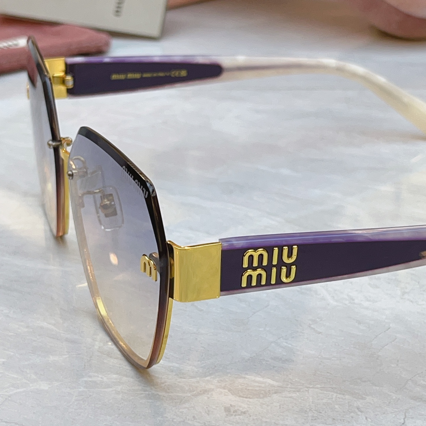 ，【MIUMI*】缪*缪新款太阳镜，Mod:MU 62ZS，SIZE:62口16-145