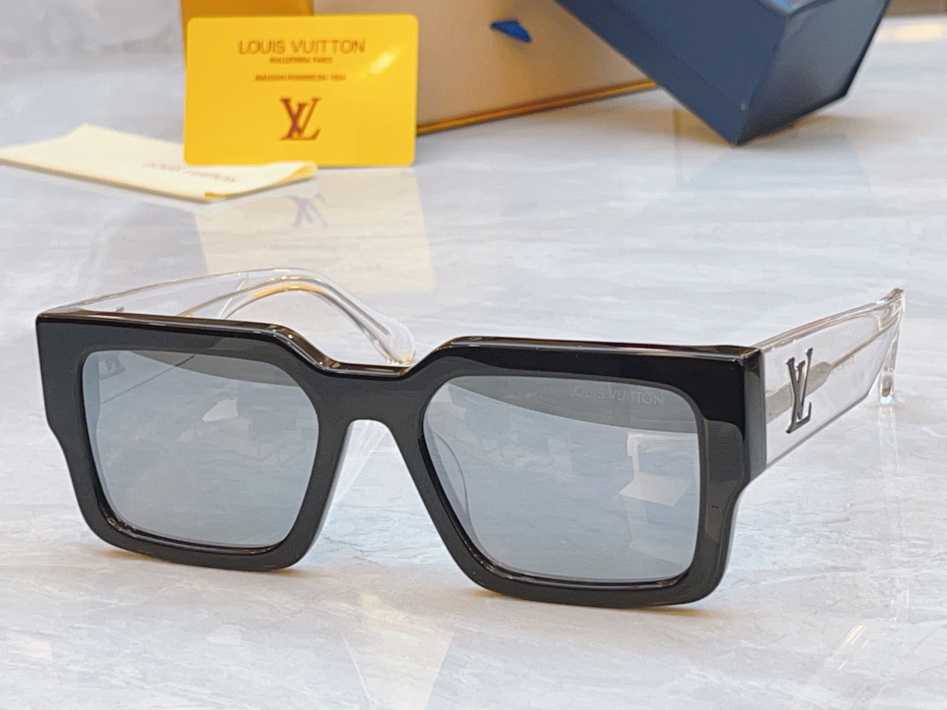 ，【LOUIS VUITTO*】路易*威登新款太阳镜，MODEL：Z1579E，SIZE：55口20-1
