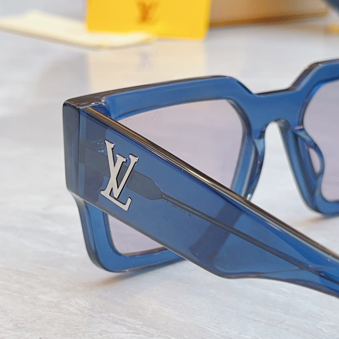 ，【LOUIS VUITTO*】路易*威登新款太阳镜，MODEL：Z1579E，SIZE：55口20-1