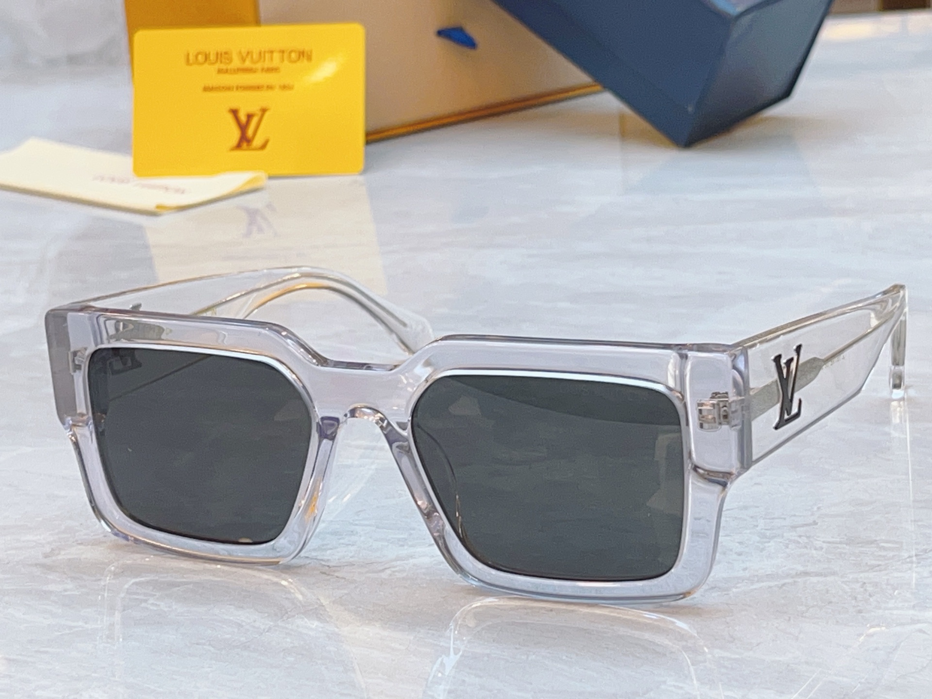 ，【LOUIS VUITTO*】路易*威登新款太阳镜，MODEL：Z1579E，SIZE：55口20-1