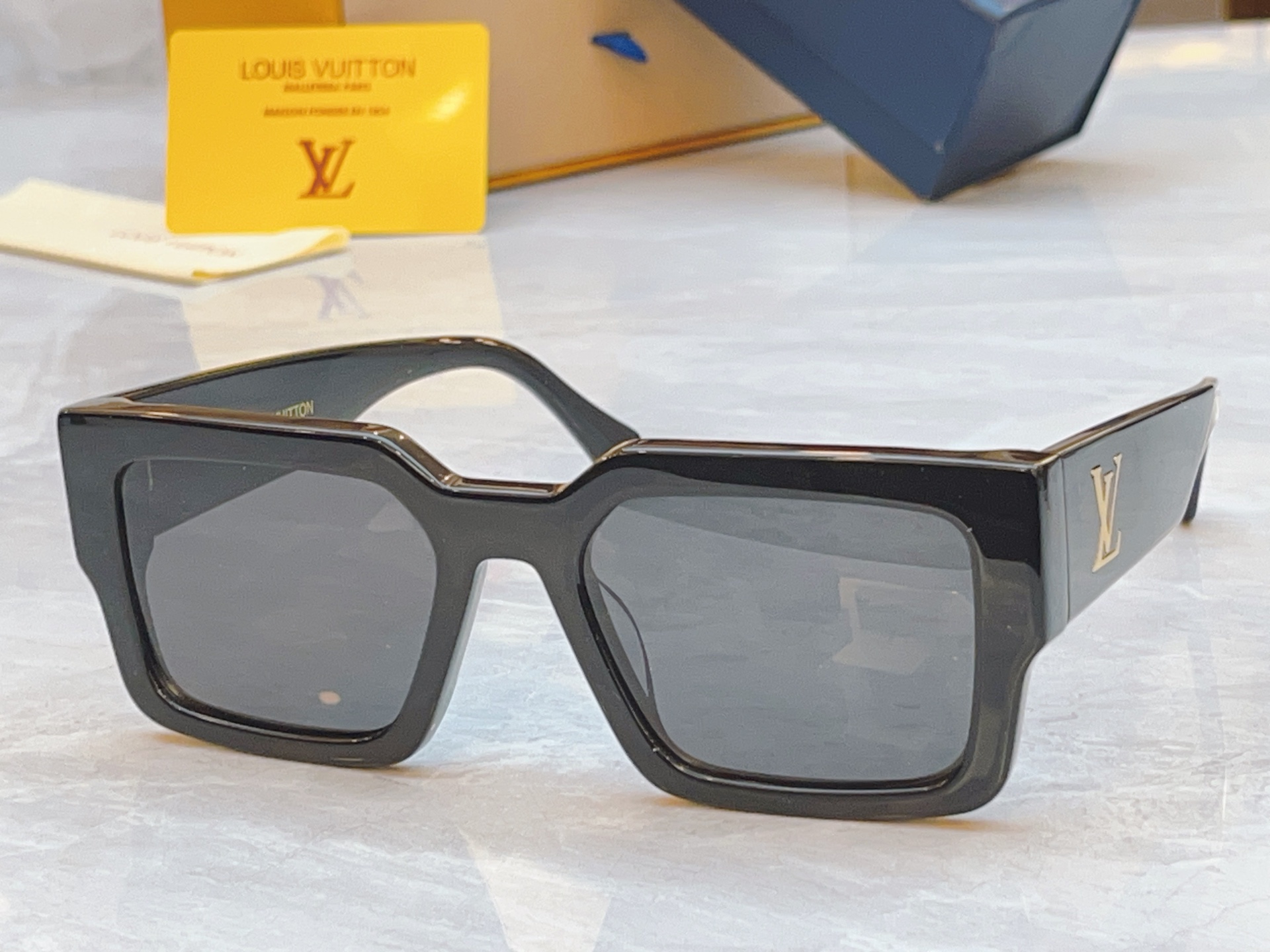 ，【LOUIS VUITTO*】路易*威登新款太阳镜，MODEL：Z1579E，SIZE：55口20-1