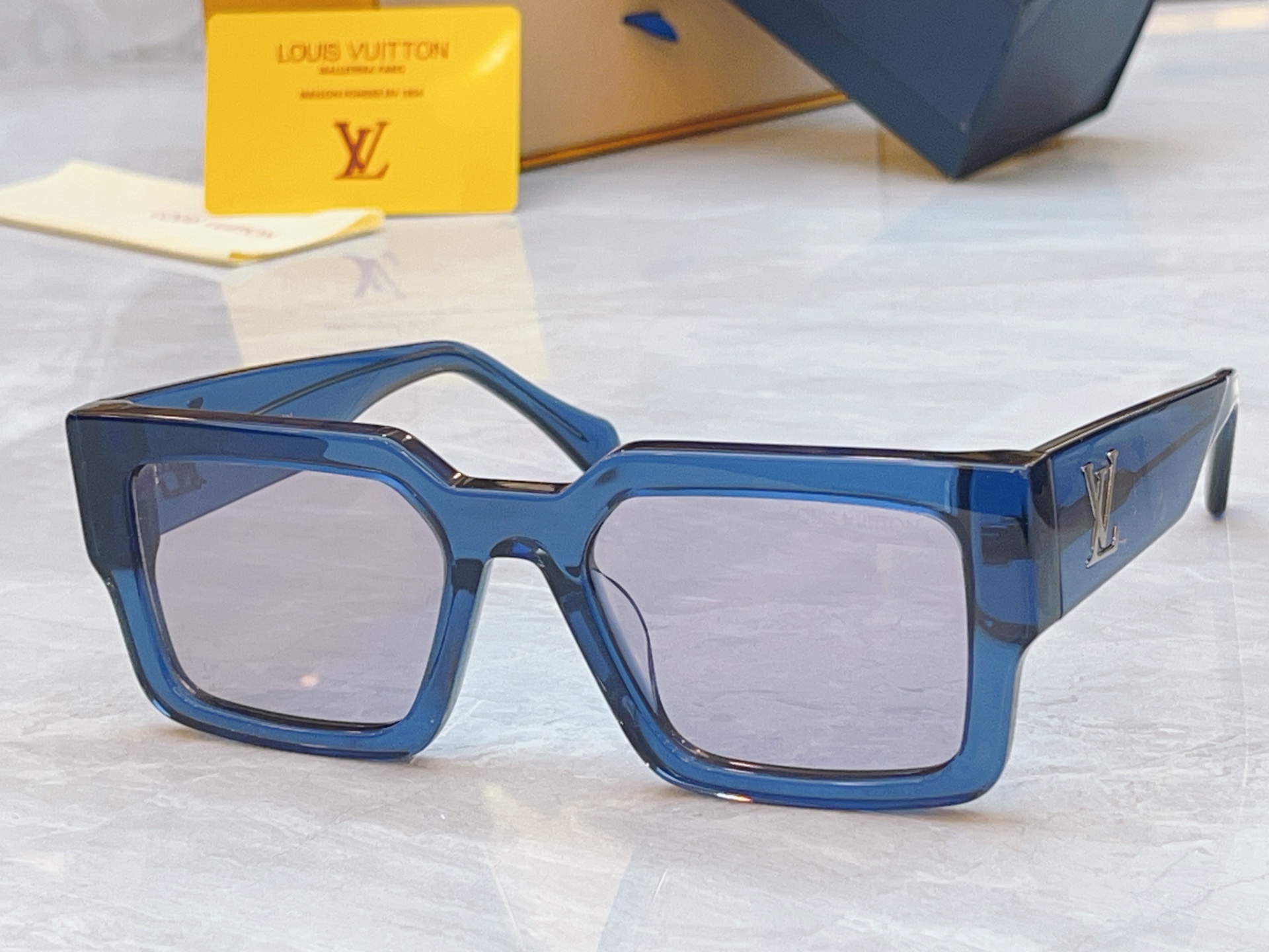 ，【LOUIS VUITTO*】路易*威登新款太阳镜，MODEL：Z1579E，SIZE：55口20-1