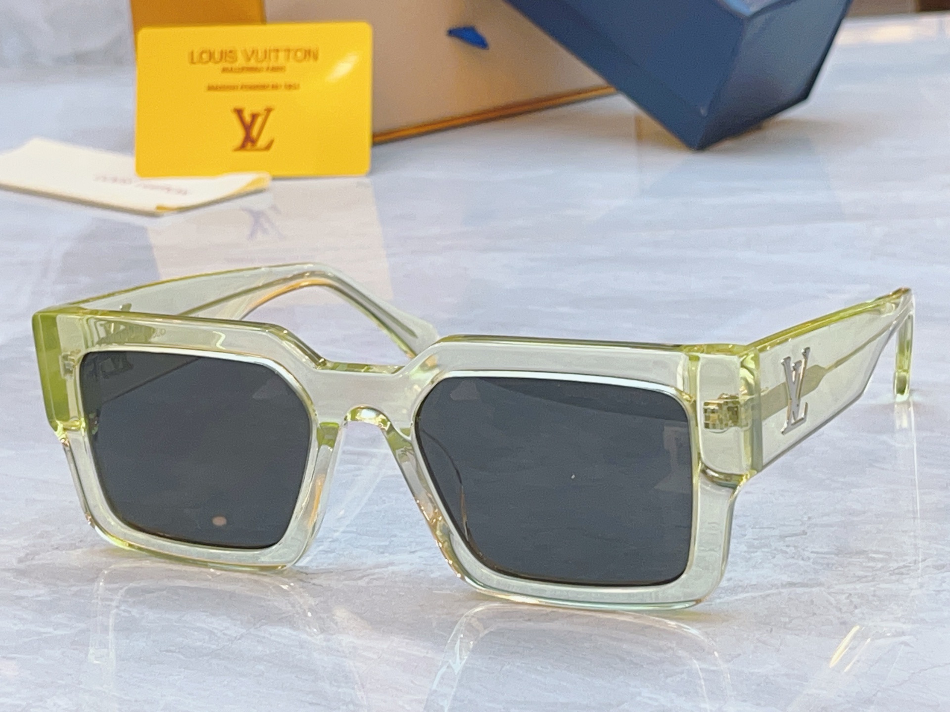 ，【LOUIS VUITTO*】路易*威登新款太阳镜，MODEL：Z1579E，SIZE：55口20-1