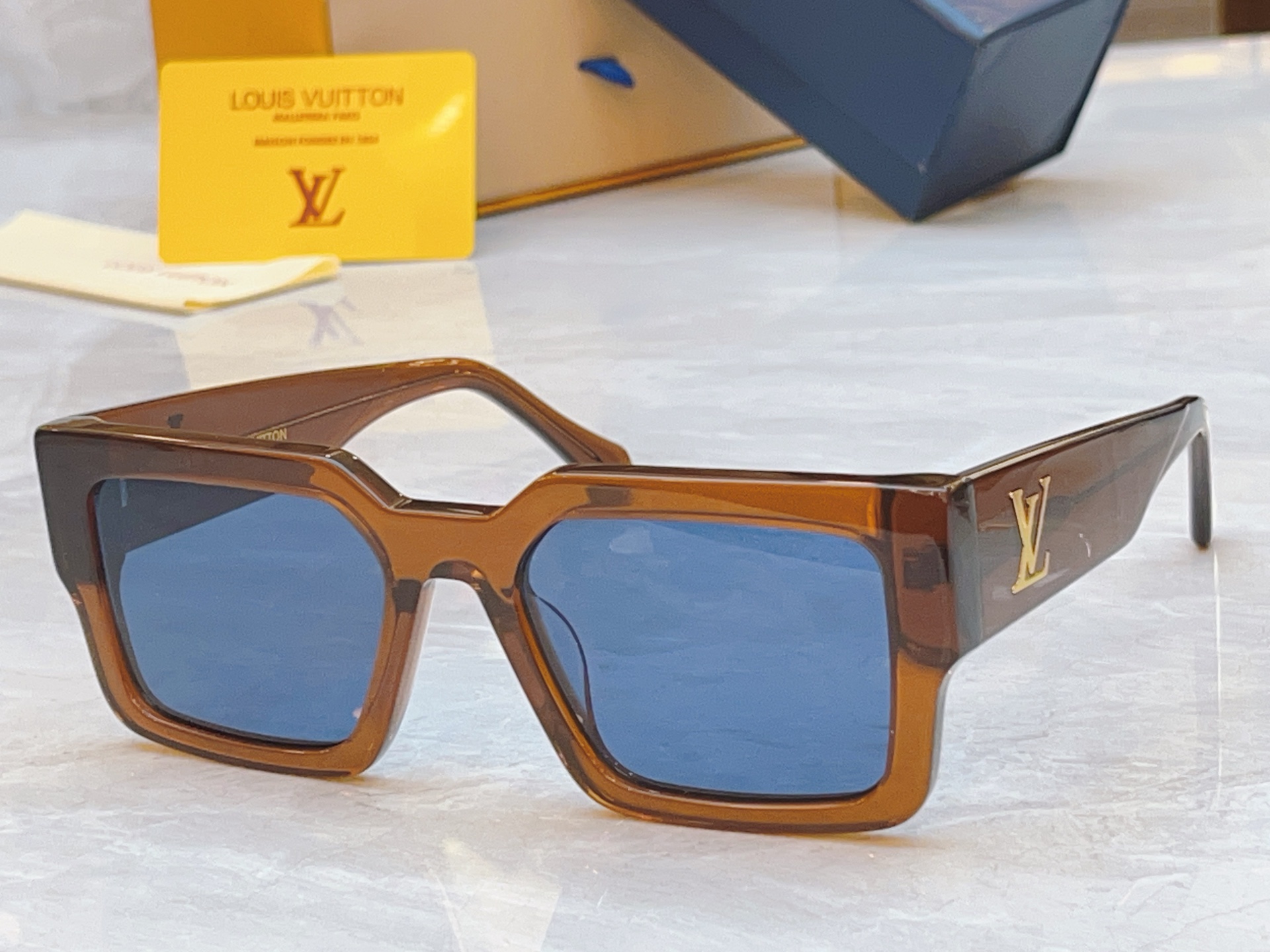，【LOUIS VUITTO*】路易*威登新款太阳镜，MODEL：Z1579E，SIZE：55口20-1