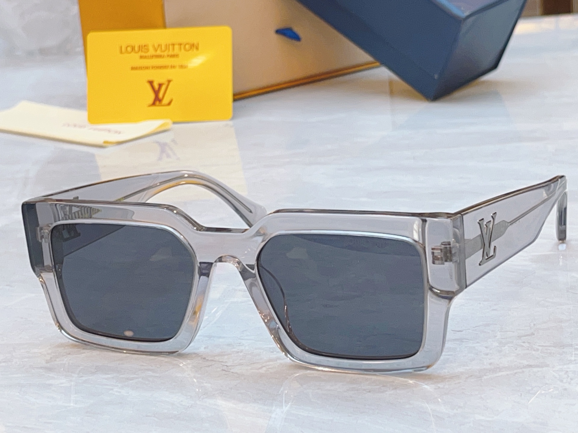 ，【LOUIS VUITTO*】路易*威登新款太阳镜，MODEL：Z1579E，SIZE：55口20-1